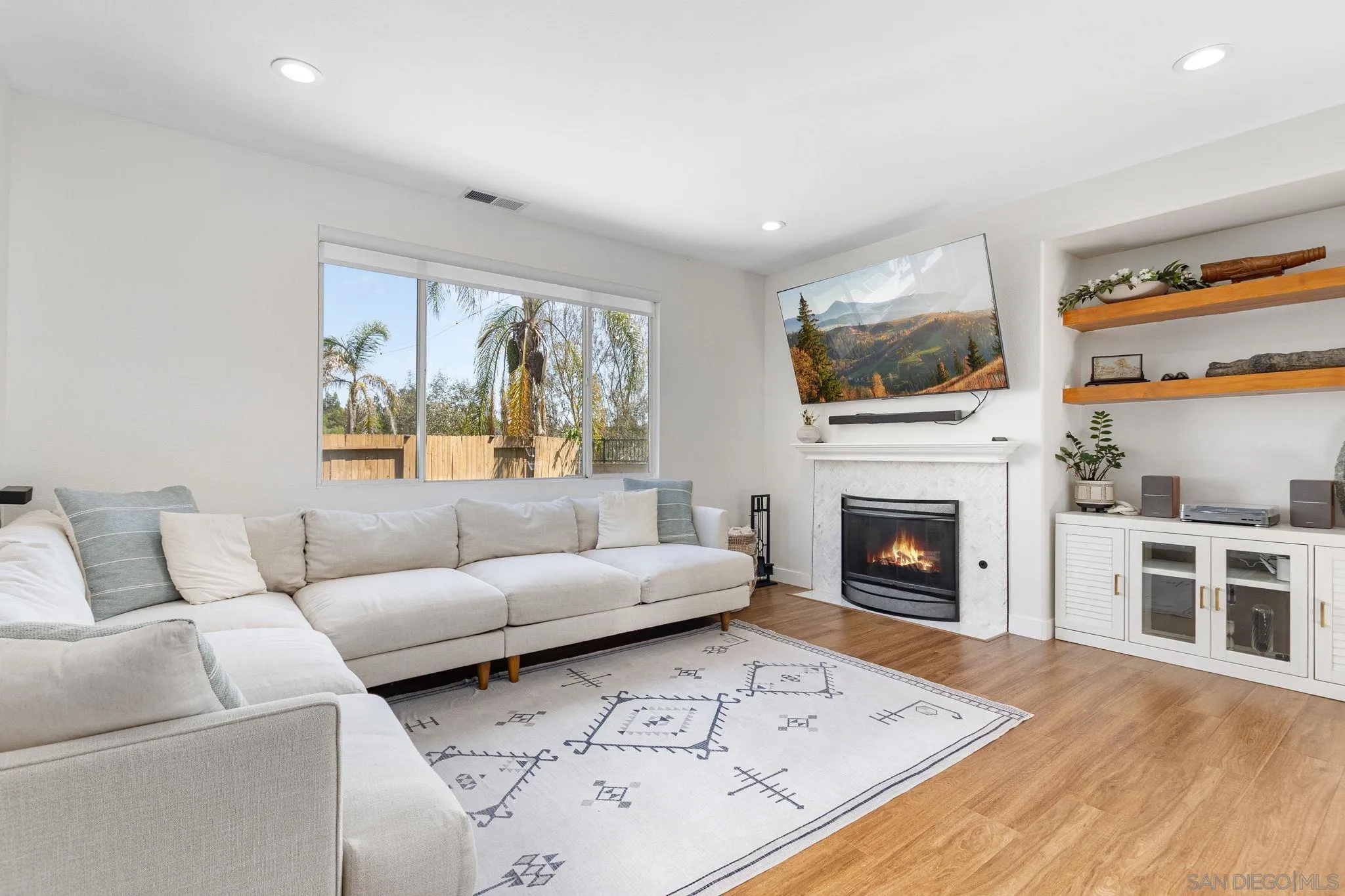 https://cdn.realtyfeed.com/cdn/127/250035498/ccfe8e89050510751d25b58660b8e08f.webp