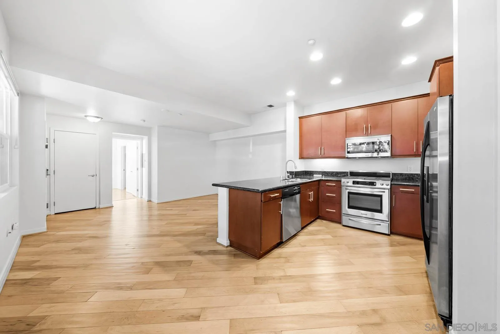 Photo #4: 250035509 Listing 