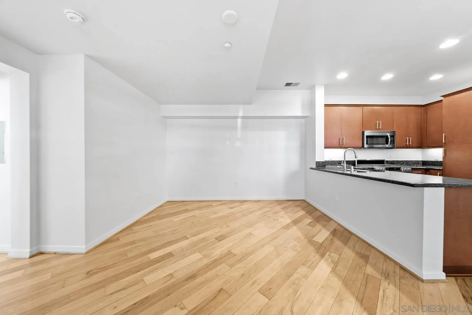 Photo #7: 250035509 Listing: Photo #7