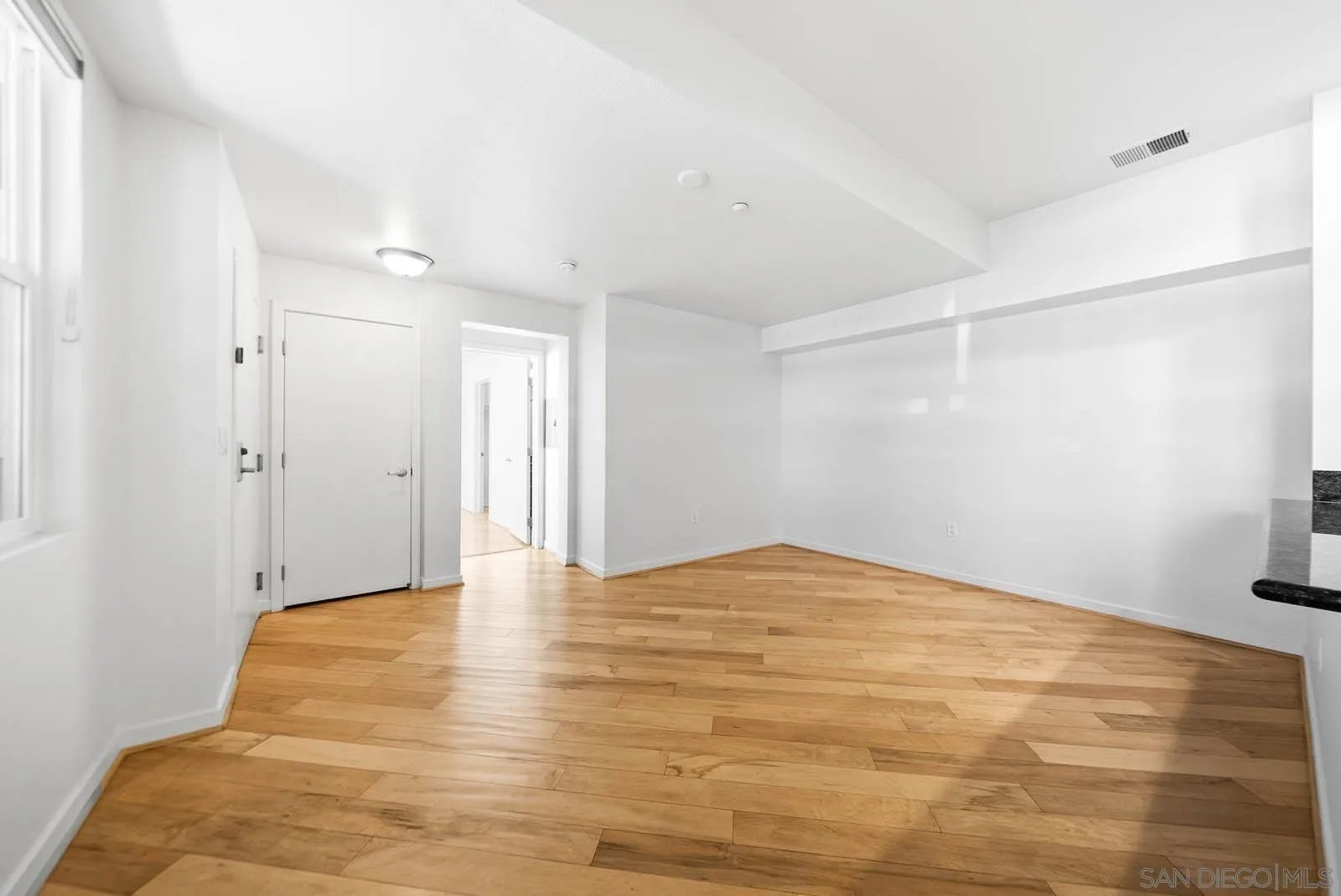 Photo #8: 250035509 Listing: Photo #8
