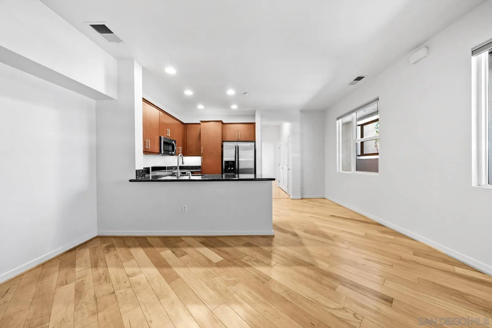 Photo #5: 250035509 Listing 