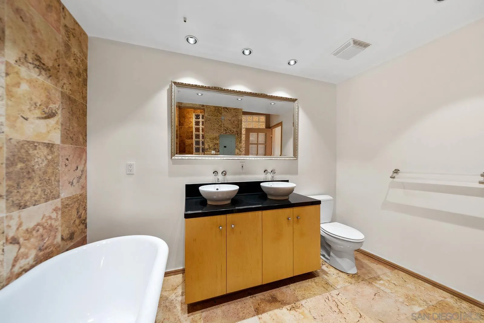 Photo #12: 250035510 Listing: Photo #12