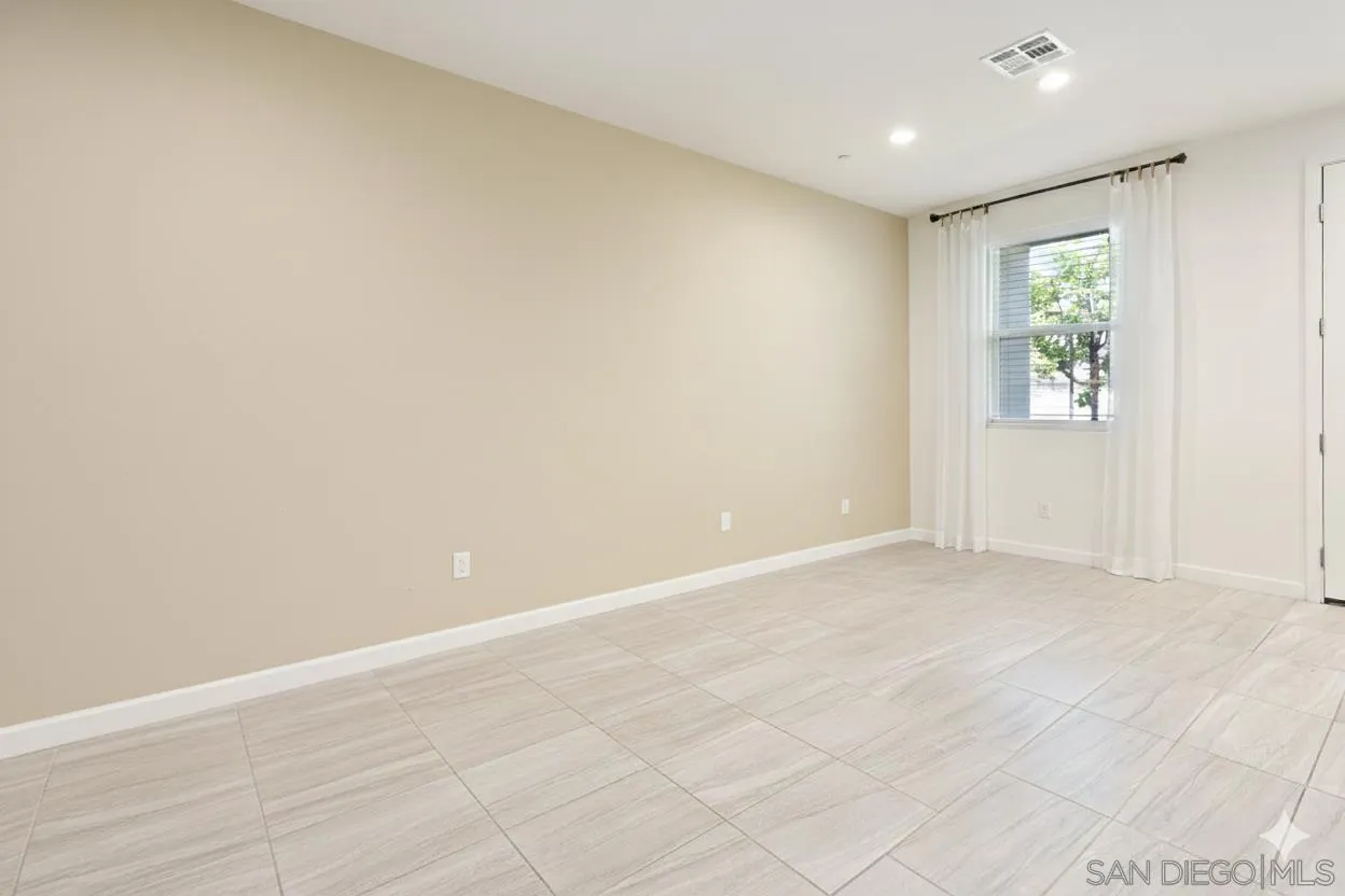 Photo #4: 250035514 Listing: Photo #4