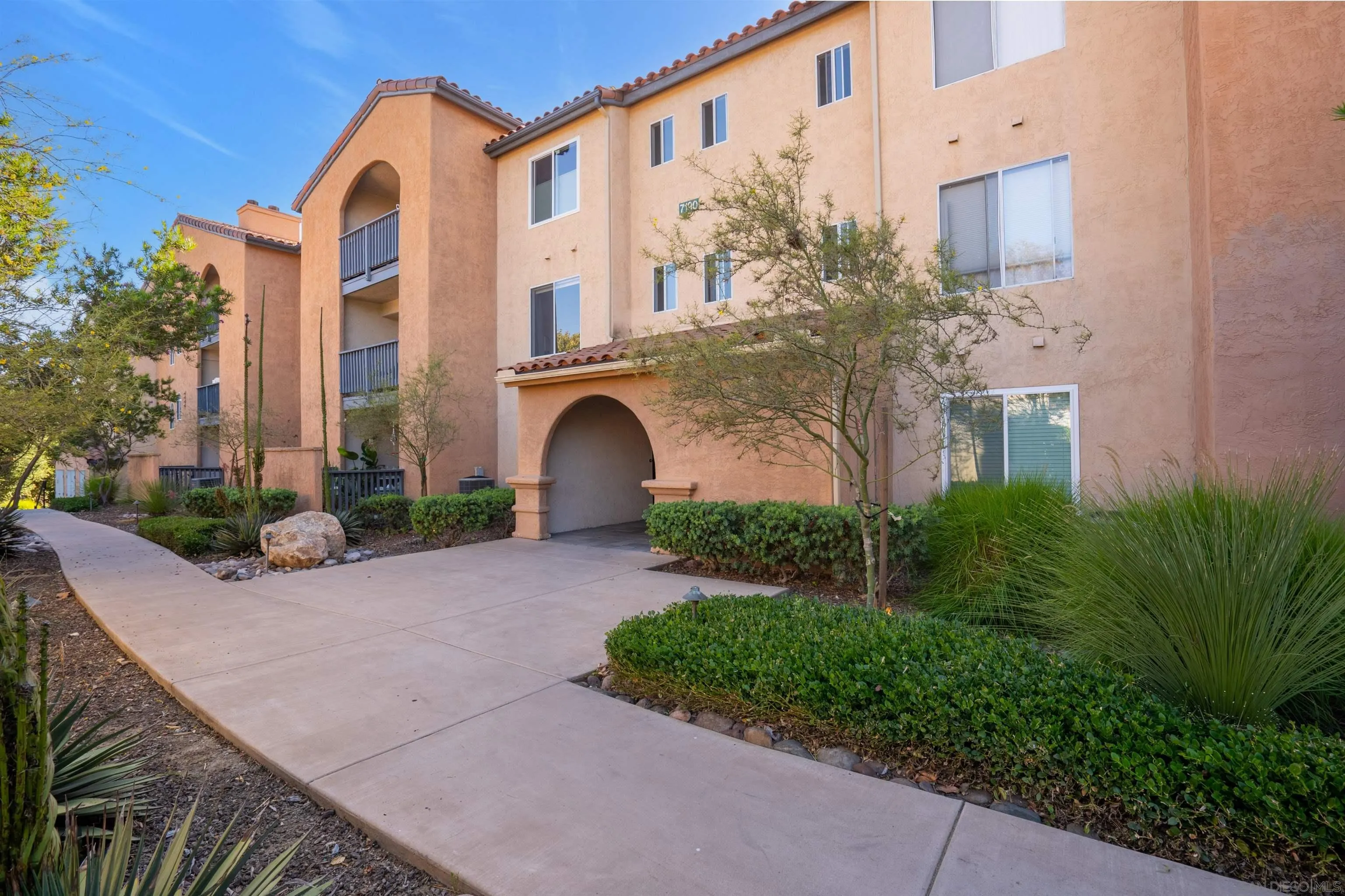 Photo #2: 250035518 Listing 