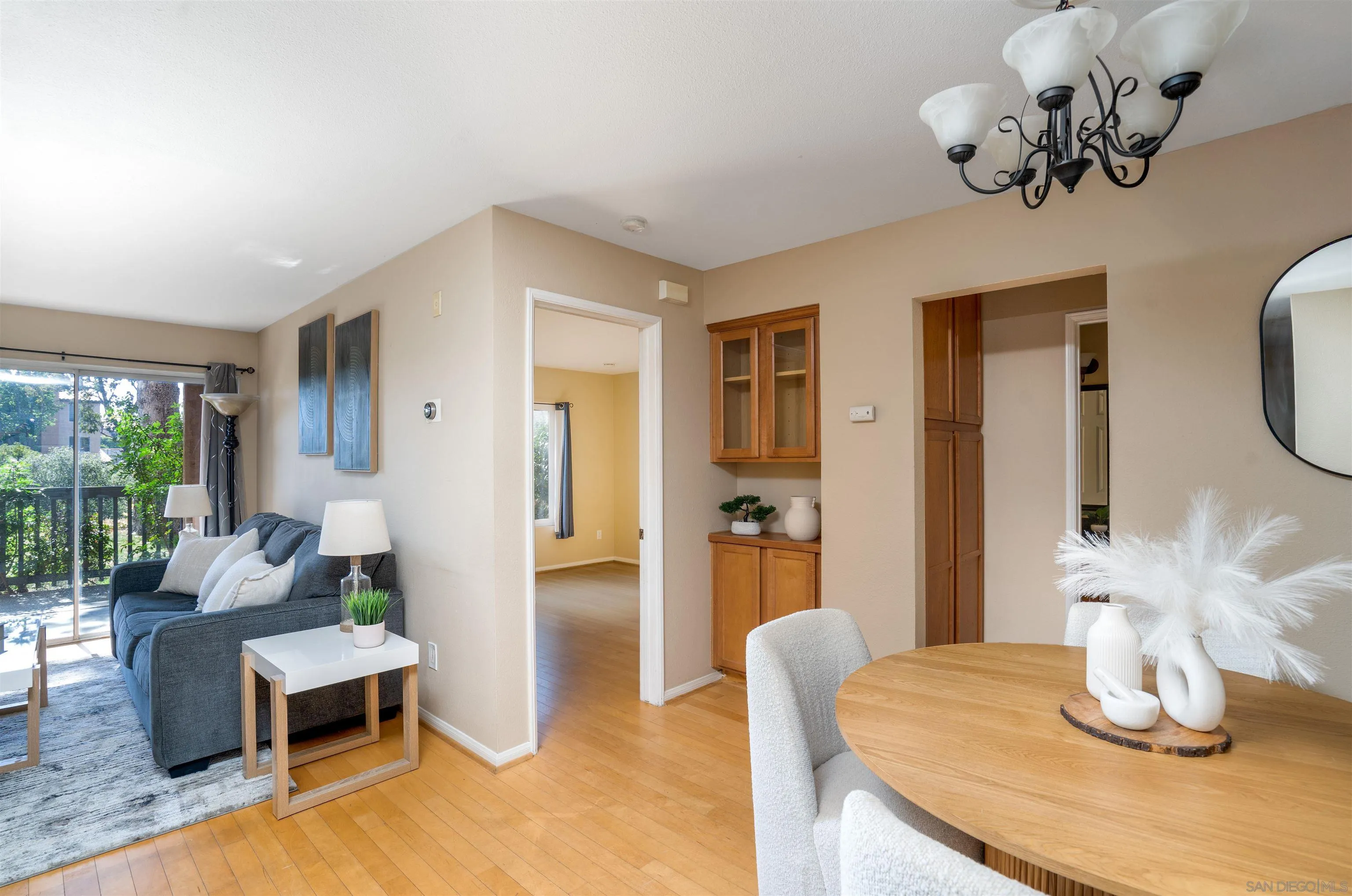 Photo #5: 250035518 Listing 