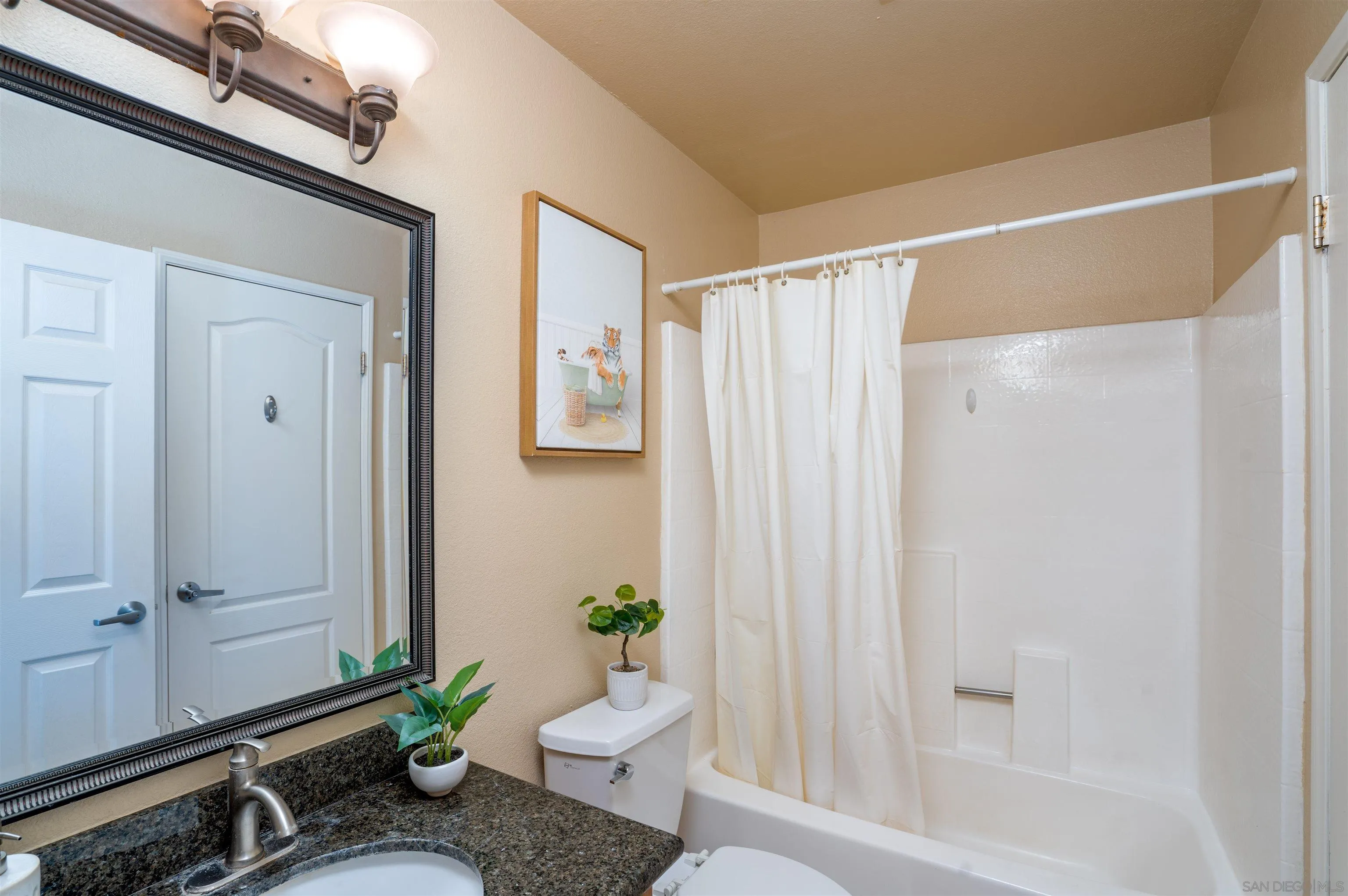 Photo #16: 250035518 Listing: Photo #16