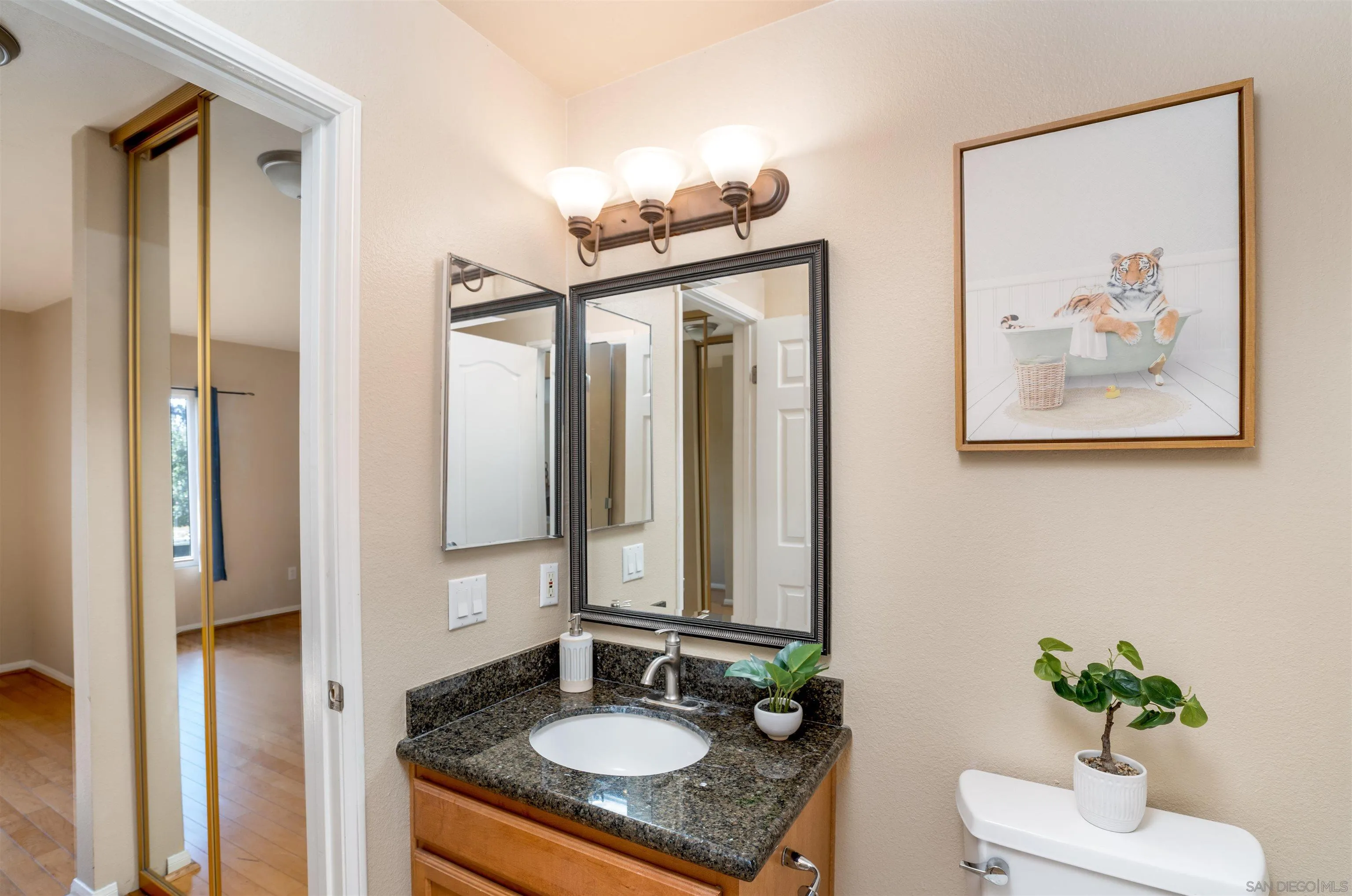 Photo #15: 250035518 Listing: Photo #15