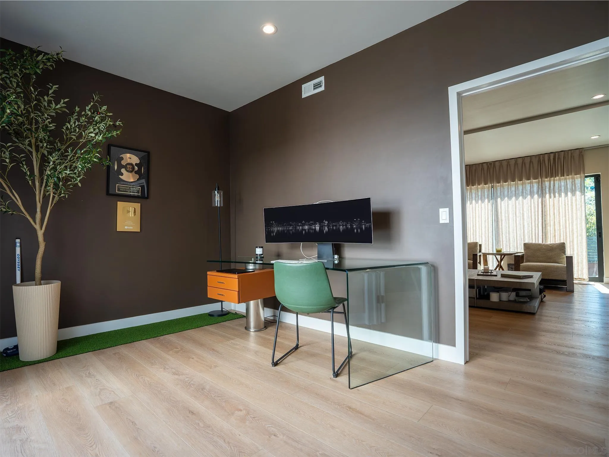 https://cdn.realtyfeed.com/cdn/127/250035530/1887c0cc955989d3b31649fe508dc998.webp