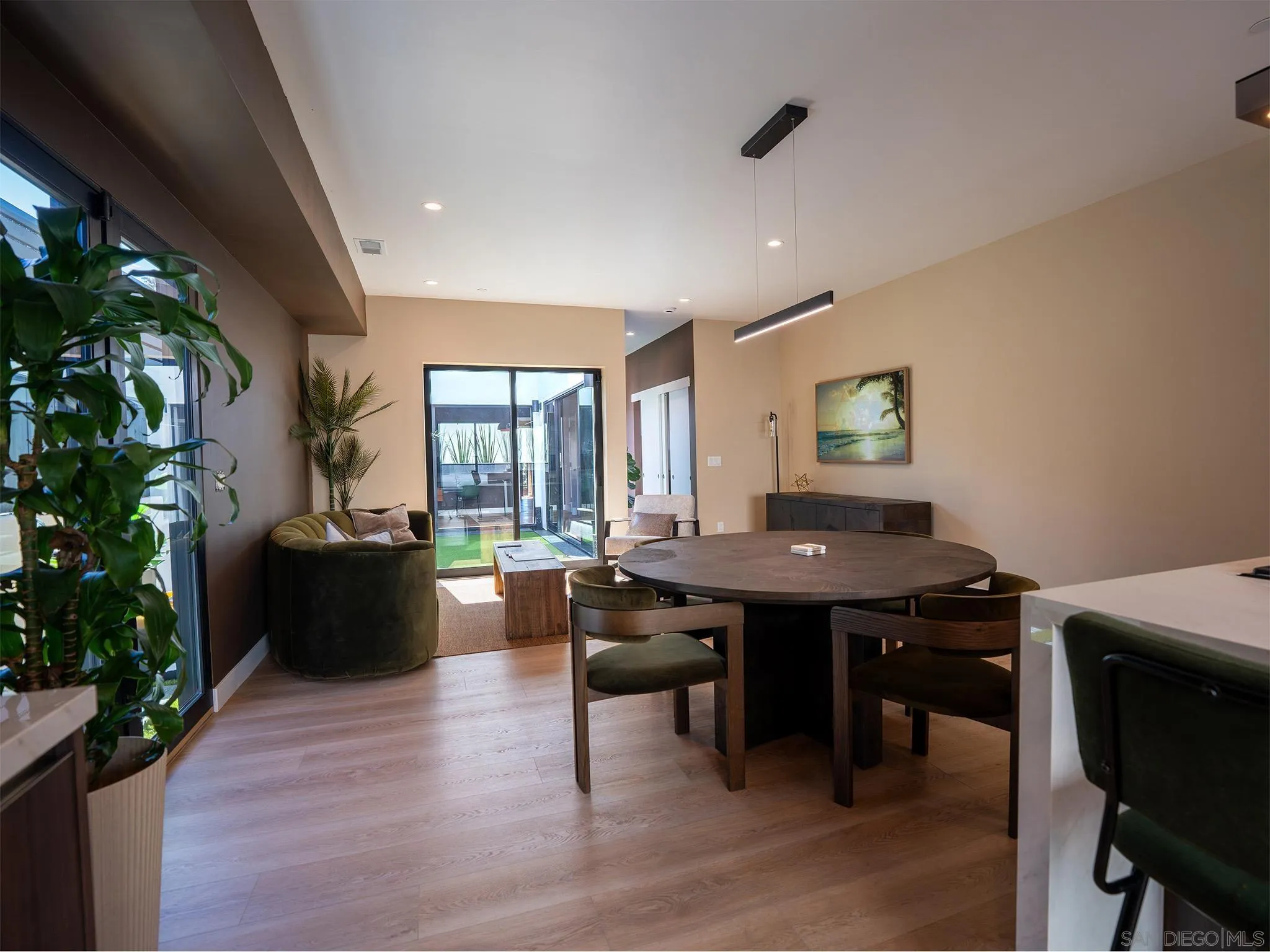 https://cdn.realtyfeed.com/cdn/127/250035530/212acf888d60eda9c8a57e8ad0330a57.webp