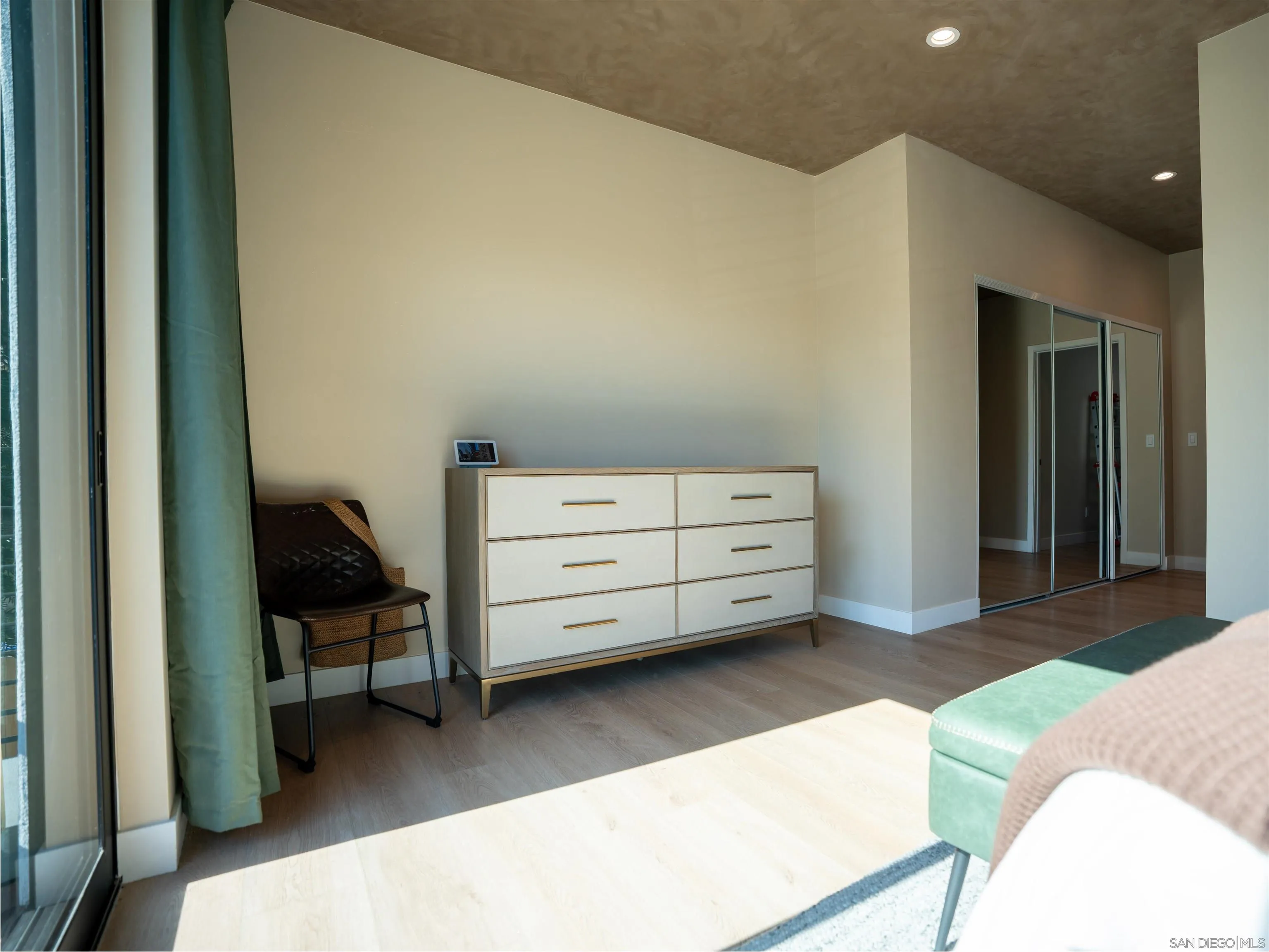 https://cdn.realtyfeed.com/cdn/127/250035530/71a1f2f1168de565e2da05600d2c072d.webp