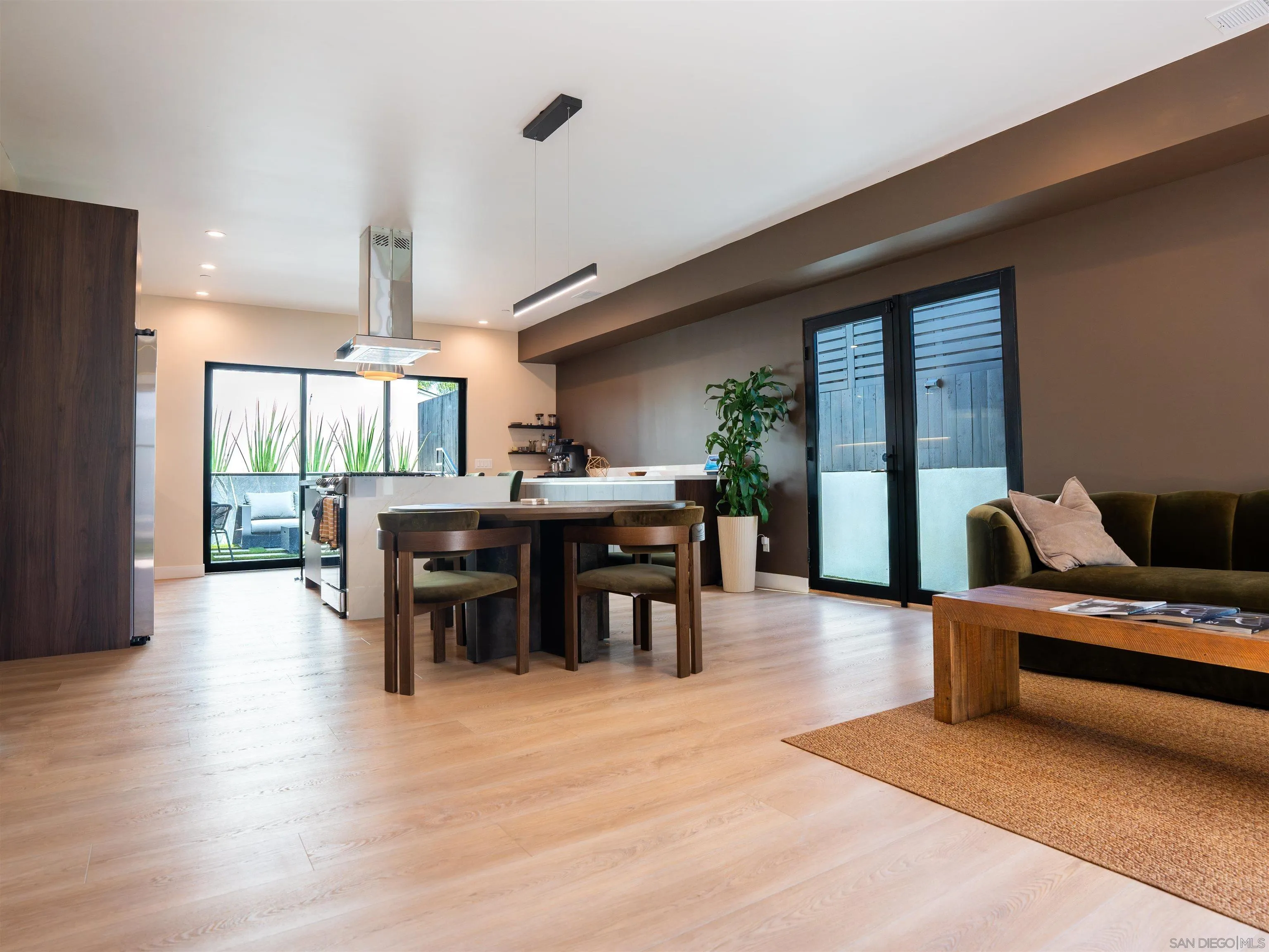 https://cdn.realtyfeed.com/cdn/127/250035530/7d2f9a786494e4b9cfa61d4eccf4bd28.webp