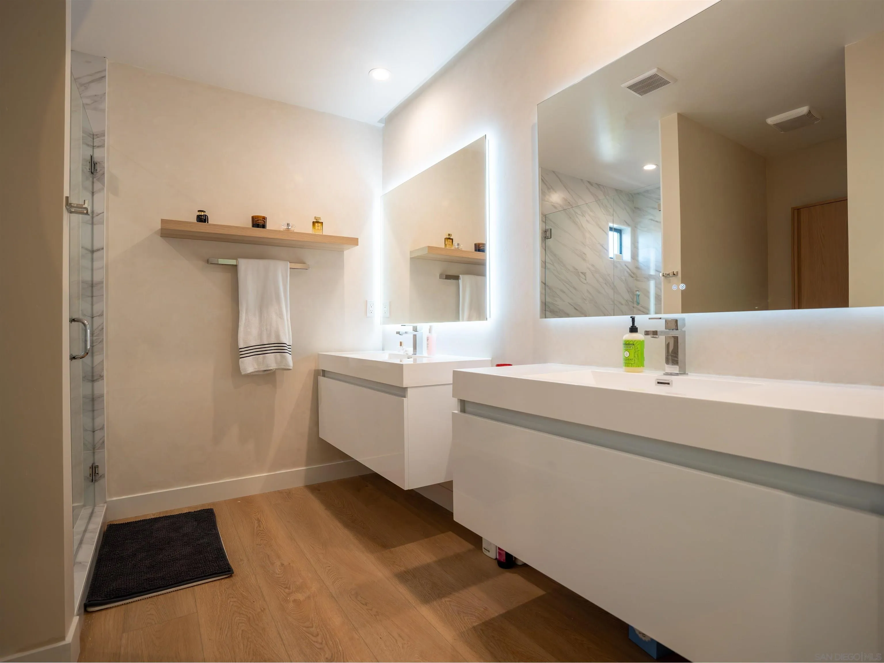 https://cdn.realtyfeed.com/cdn/127/250035530/888aae462d39ddfce0ddfdffa57af139.webp