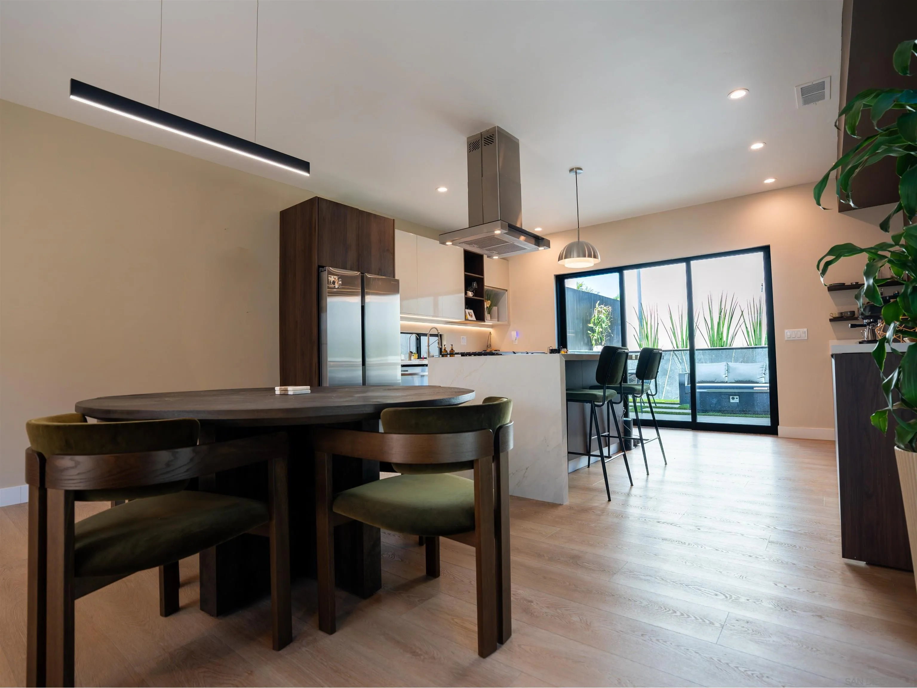 https://cdn.realtyfeed.com/cdn/127/250035530/af47b02aef41173b5da34dd8e989d50a.webp