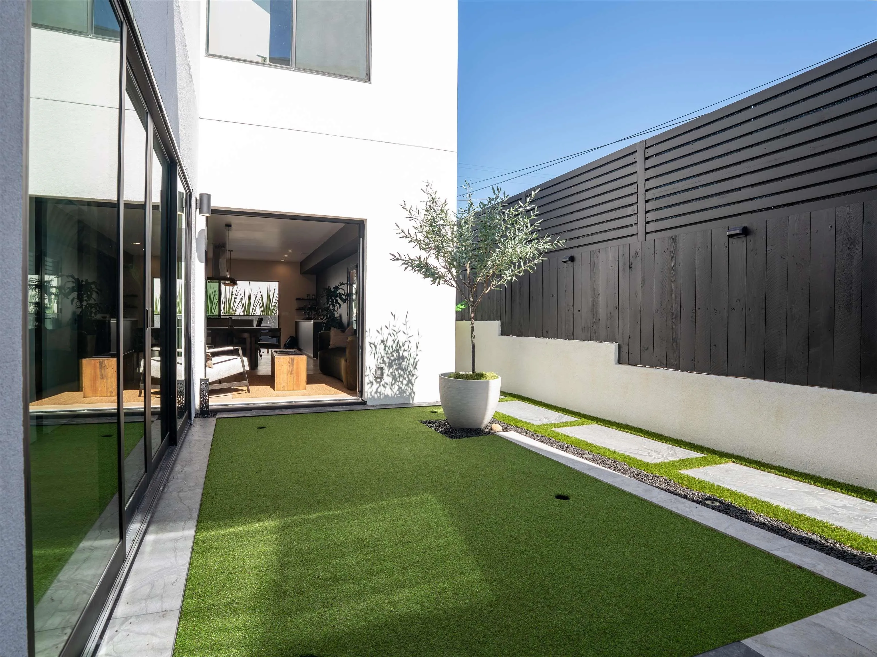 https://cdn.realtyfeed.com/cdn/127/250035530/dedc3f8a876518ea03dfbddb1de9c179.webp