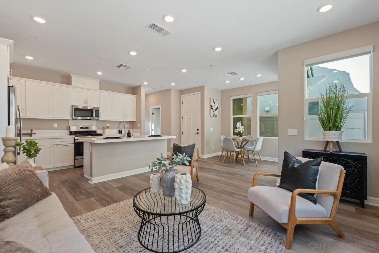 https://cdn.realtyfeed.com/cdn/127/250035531/7a4a3c80e765d10ffdd8fa53a9e886df.webp