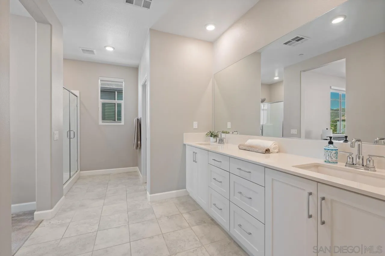 https://cdn.realtyfeed.com/cdn/127/250035531/df5069cd11a8fd6f4a759721cdb69f3b.webp