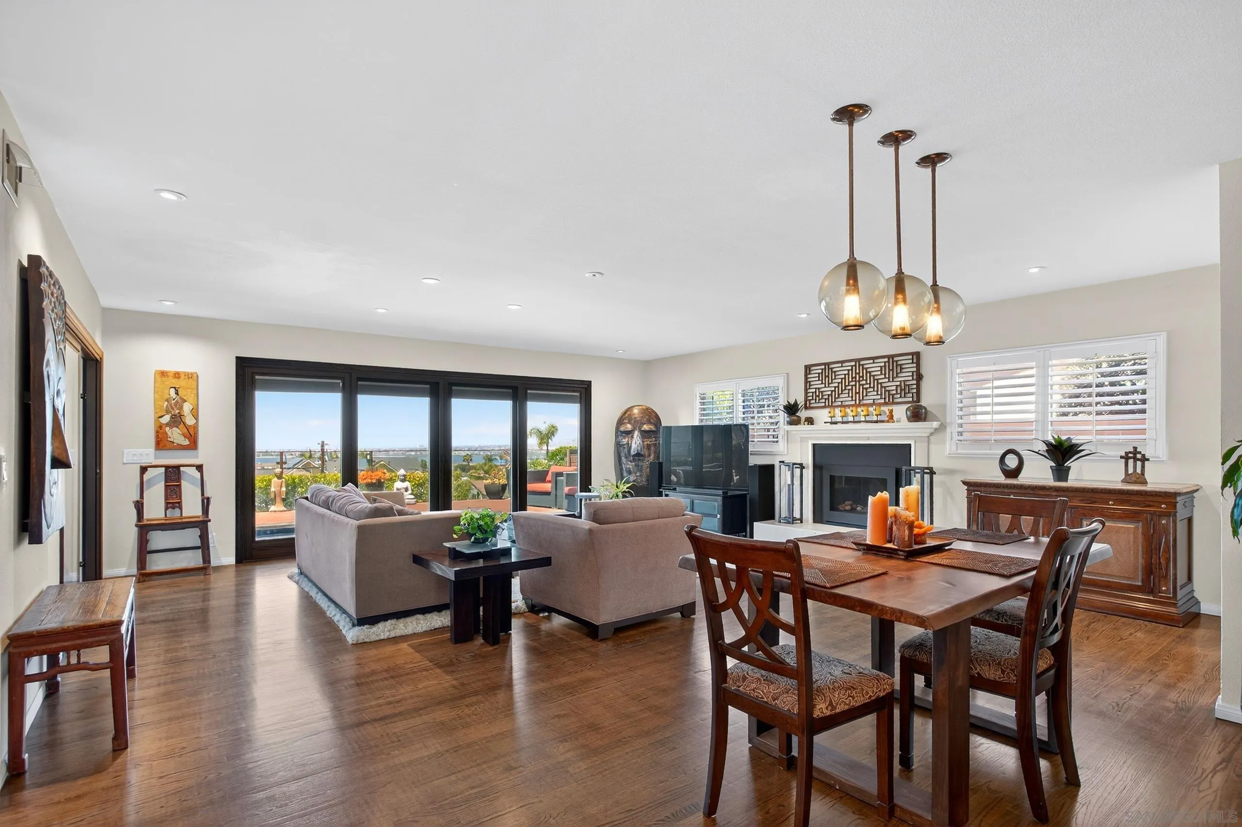 https://cdn.realtyfeed.com/cdn/127/250035547/23b0deffeabef6d876cbabc6e220010d.webp