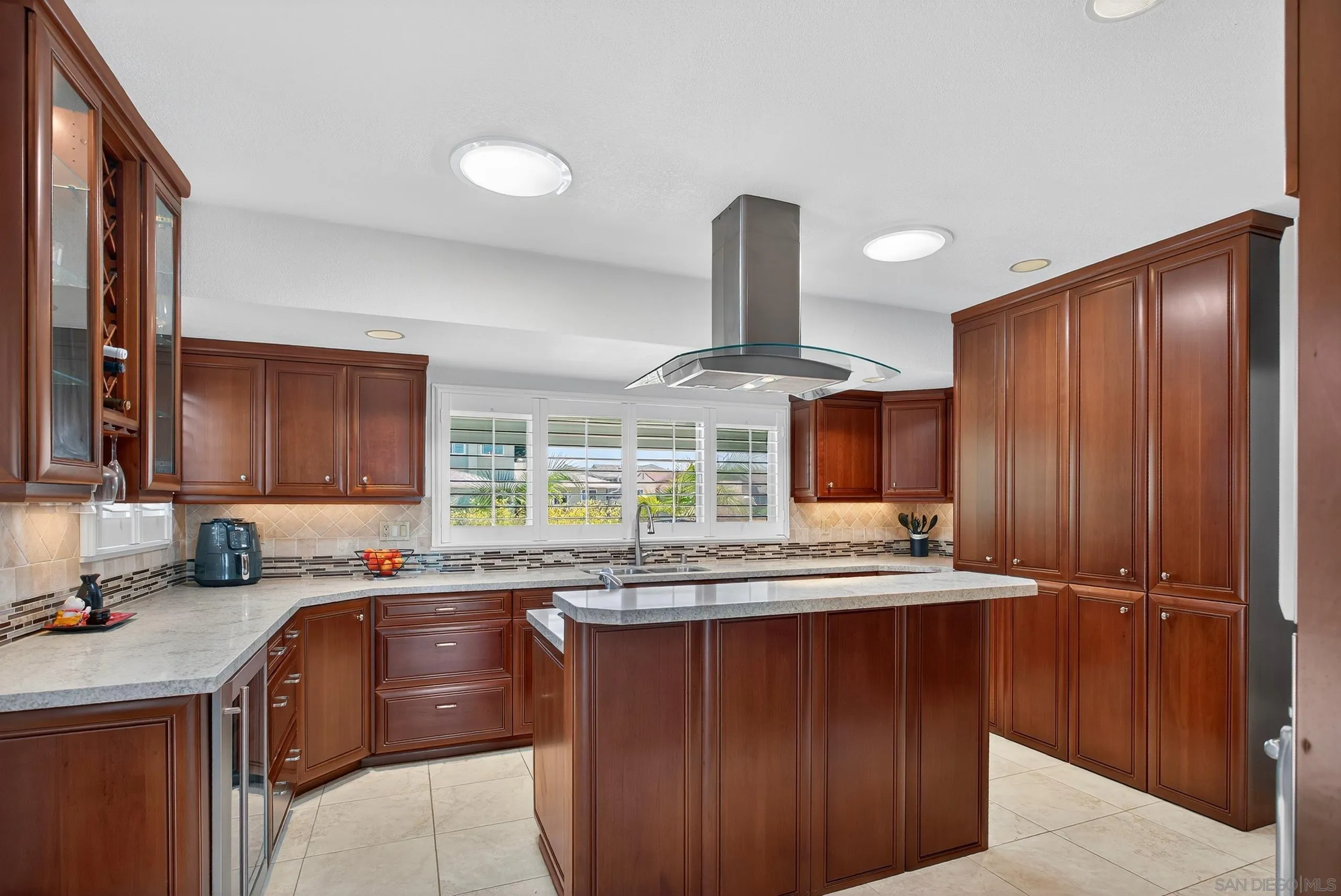 https://cdn.realtyfeed.com/cdn/127/250035547/268cc61c49d69eded6e5251aeeb0e253.webp