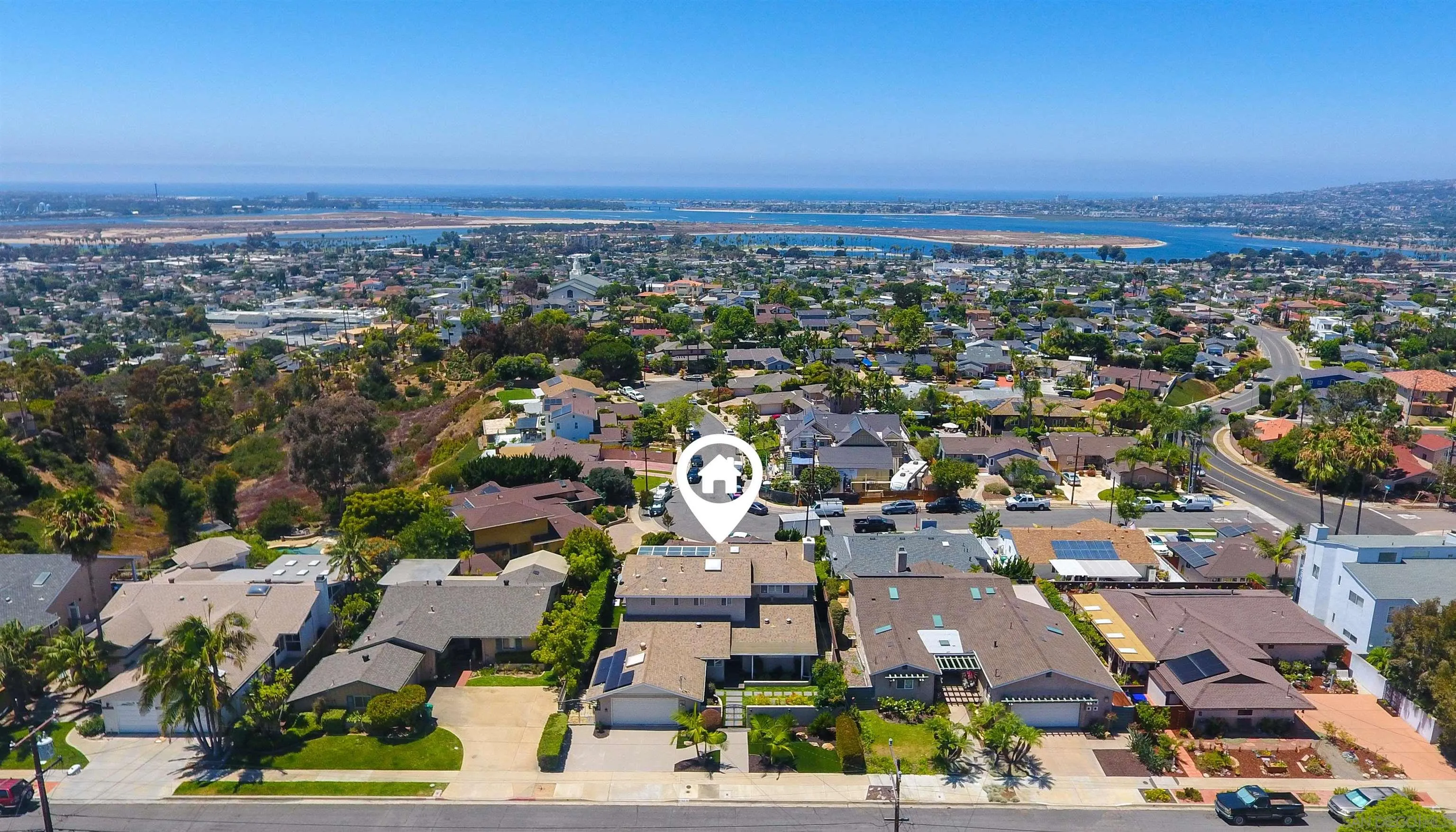 https://cdn.realtyfeed.com/cdn/127/250035547/f9d0ff8ca1ef754513bf0056e83a9731.webp