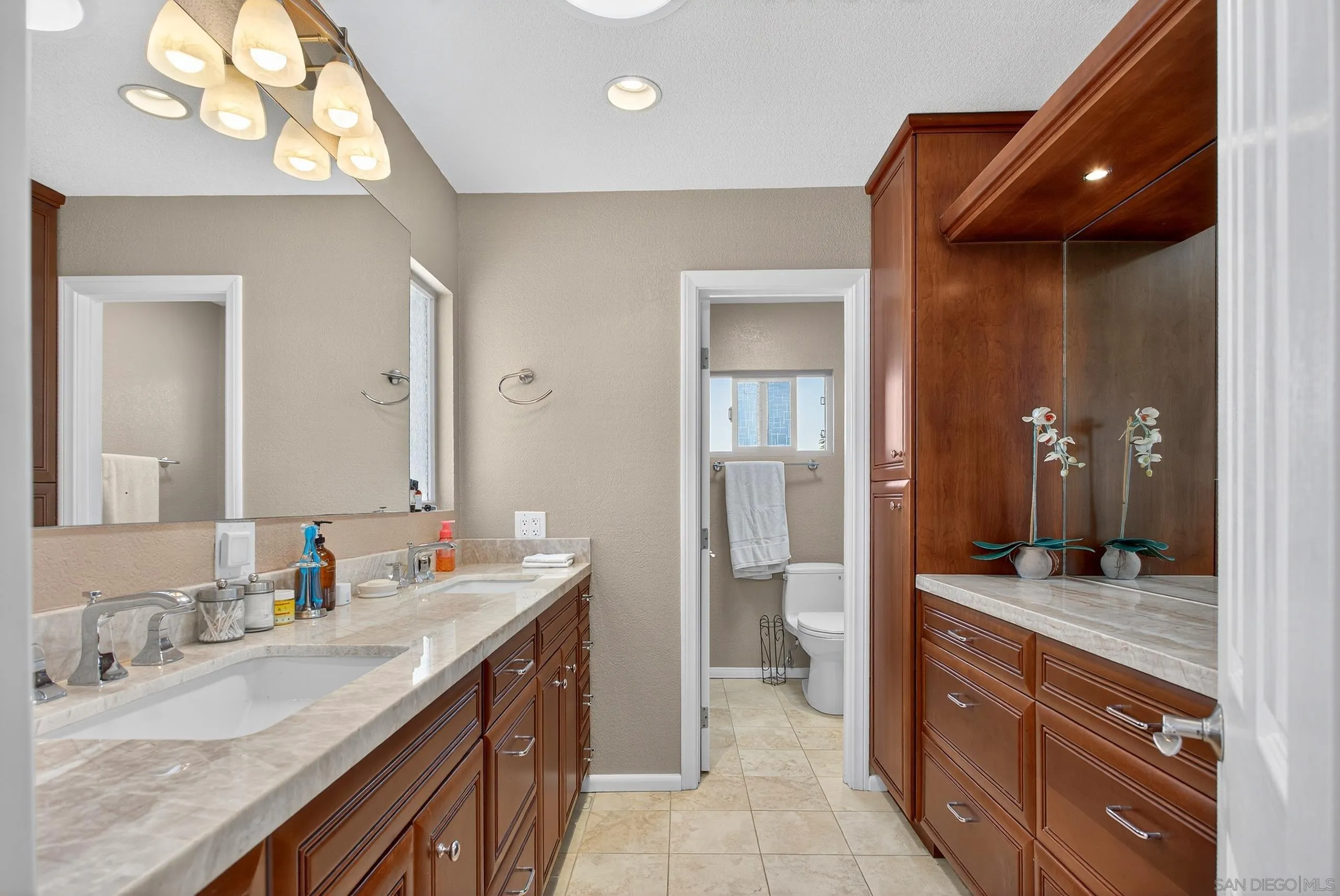 https://cdn.realtyfeed.com/cdn/127/250035547/feb4e243eaf457bd5220fba030053b86.webp