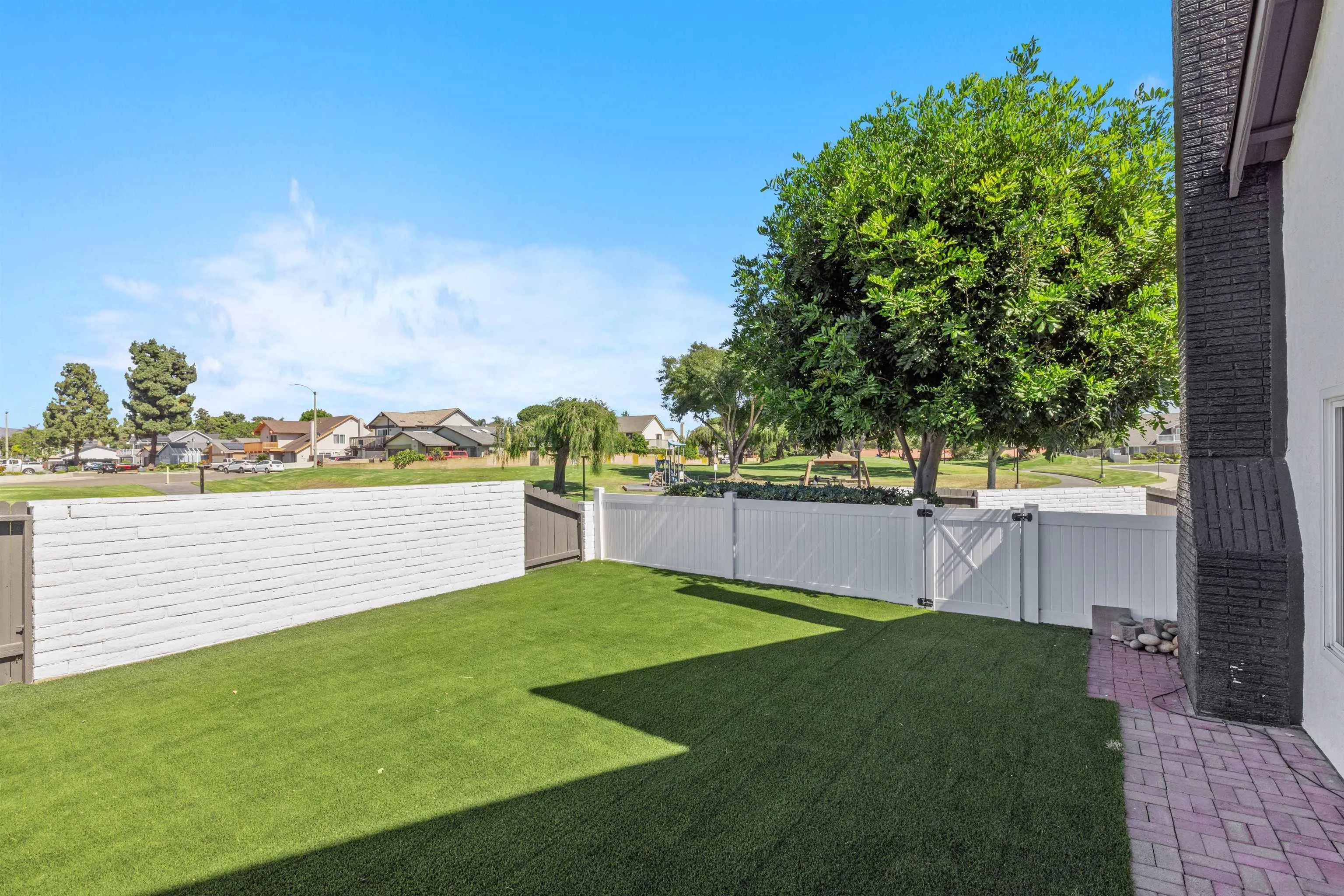 https://cdn.realtyfeed.com/cdn/127/250035548/a760272802abfc2f29ea5c99bf5242b7.webp