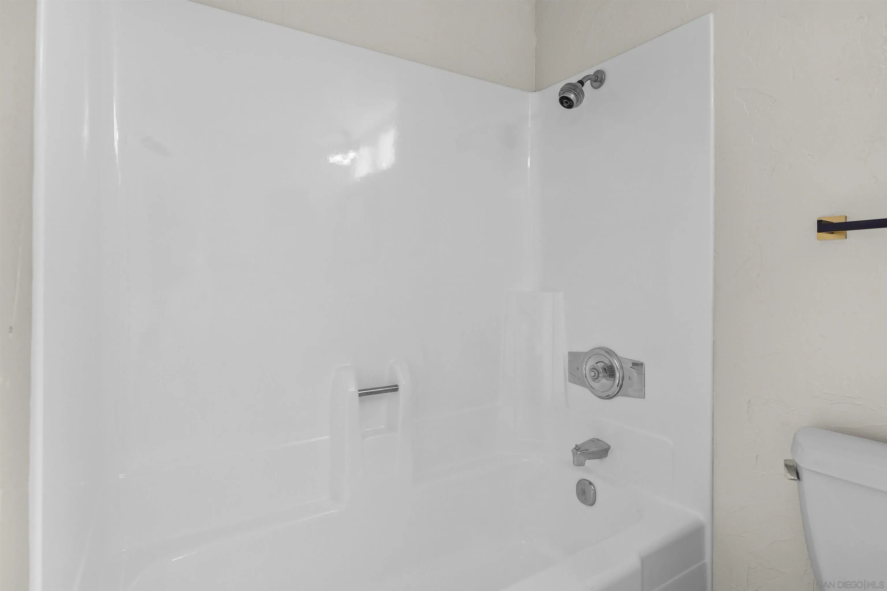 https://cdn.realtyfeed.com/cdn/127/250035548/c7d973574e08cae76e294d13bebff209.webp