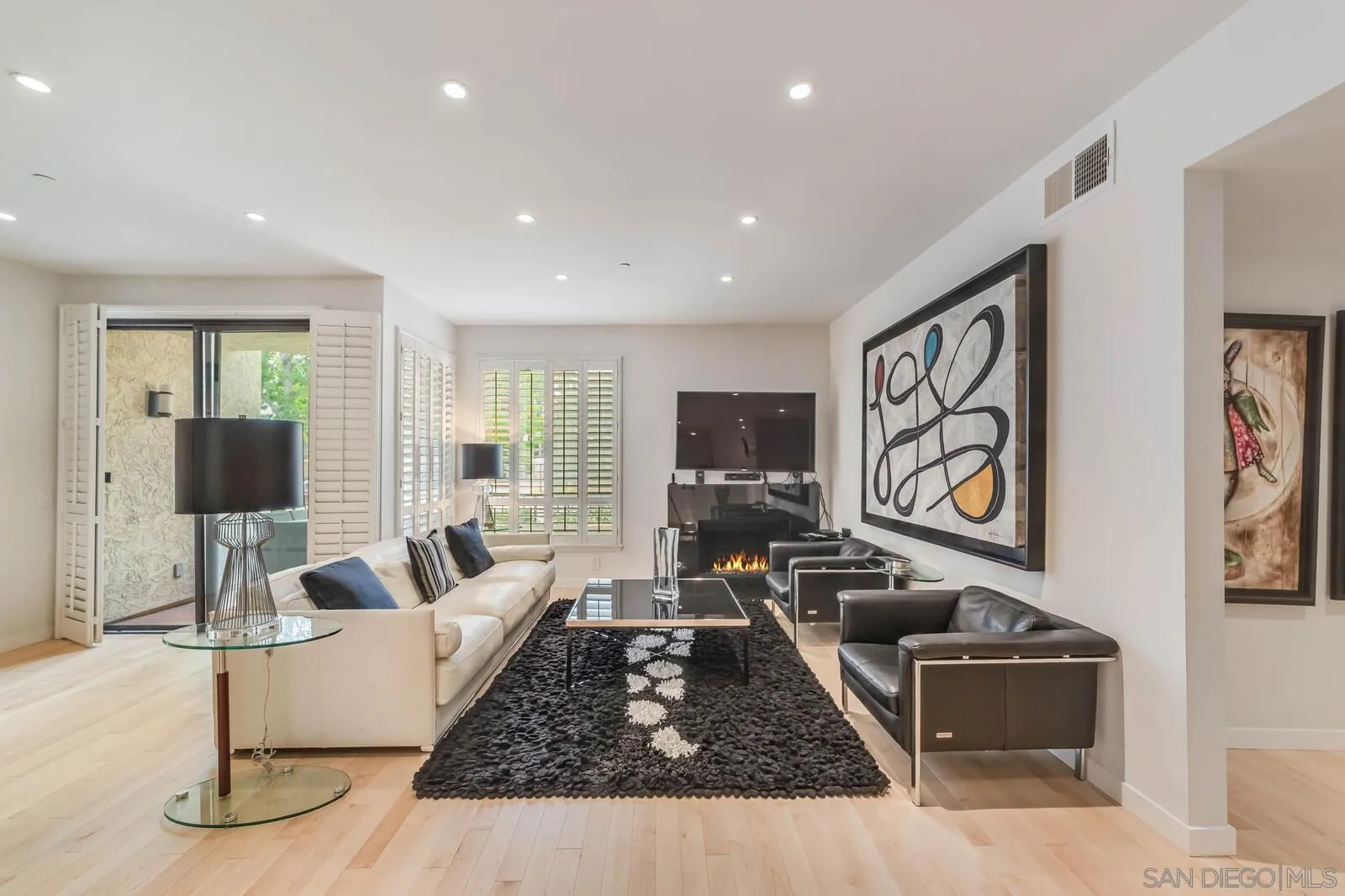 Photo #2: 250035558 Listing 