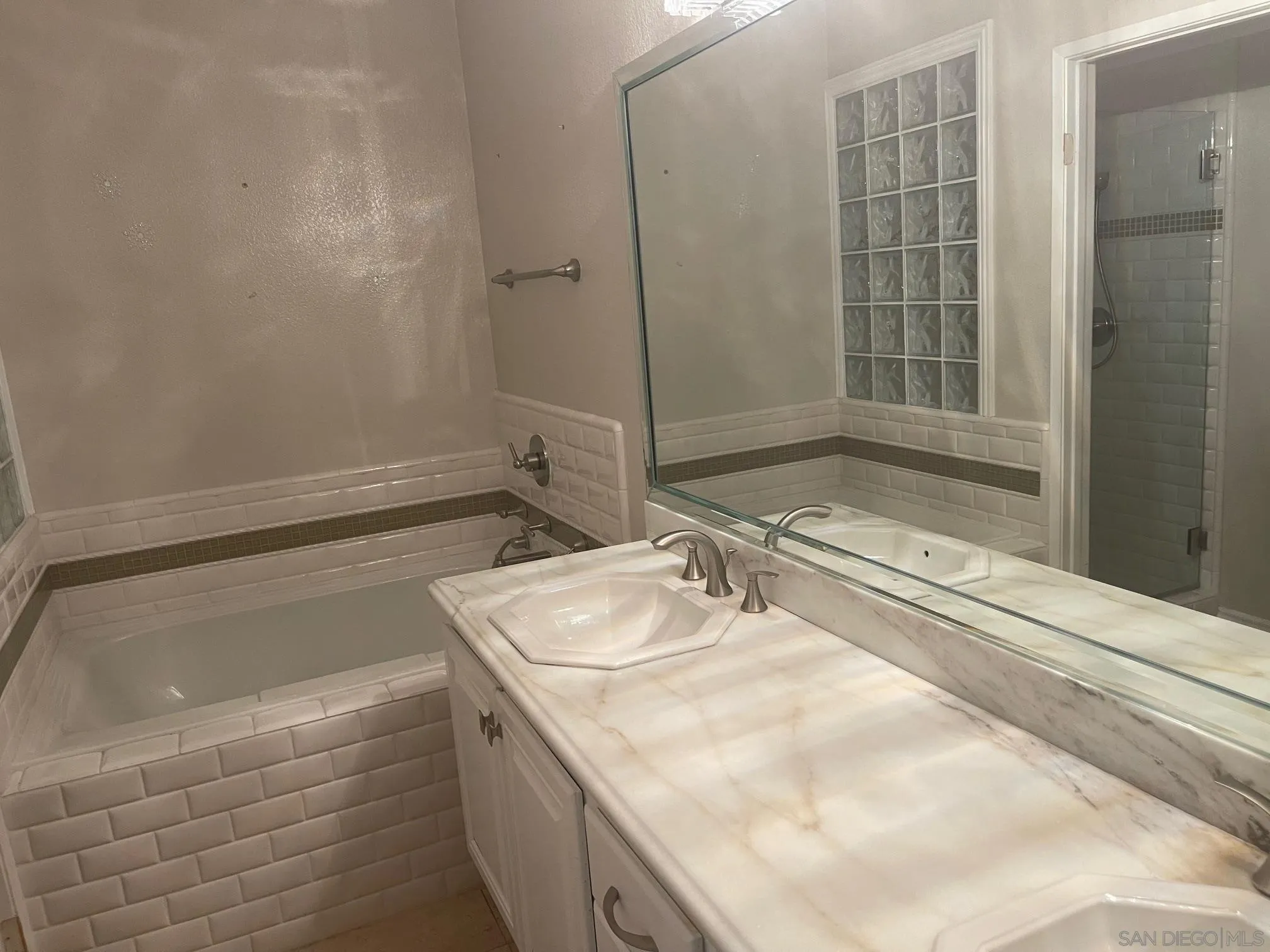 Photo #7: 250035568 Listing: Photo #7
