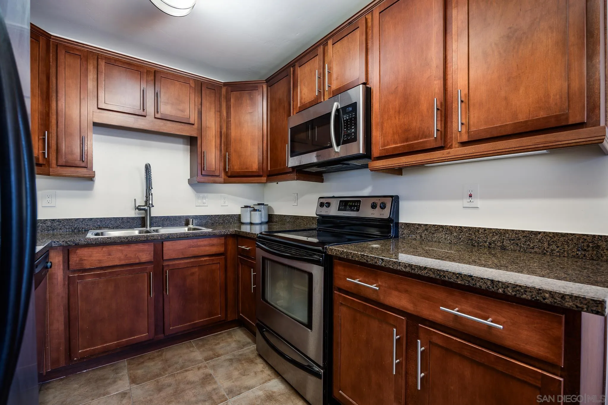 Photo #8: 250035575 Listing: Photo #8