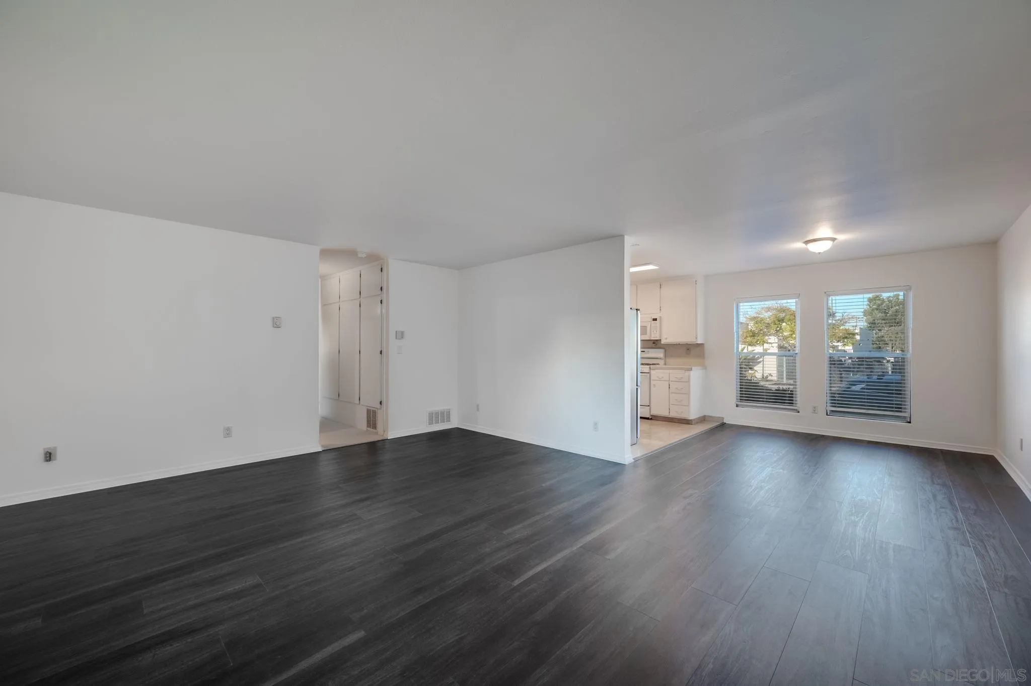 Photo #2: 250035576 Listing 