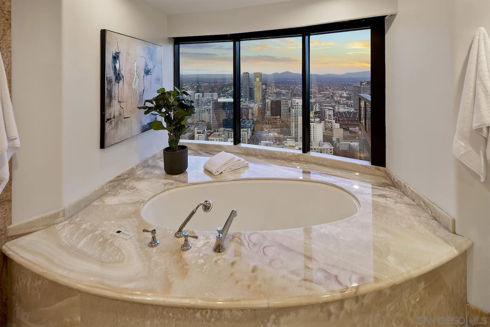 https://cdn.realtyfeed.com/cdn/127/250035587/03ae20fe65d650e596a74fd787a8e519.webp