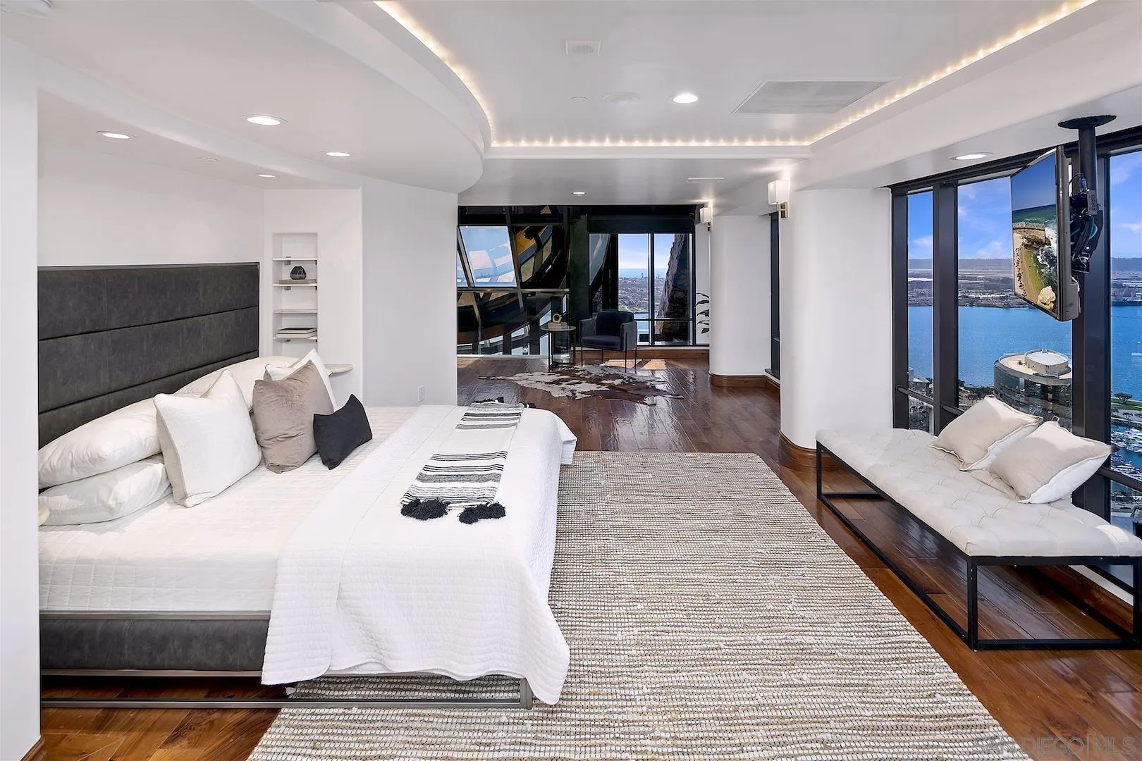 https://cdn.realtyfeed.com/cdn/127/250035587/1cf450493f60edd92fb40adb6f0d1683.webp