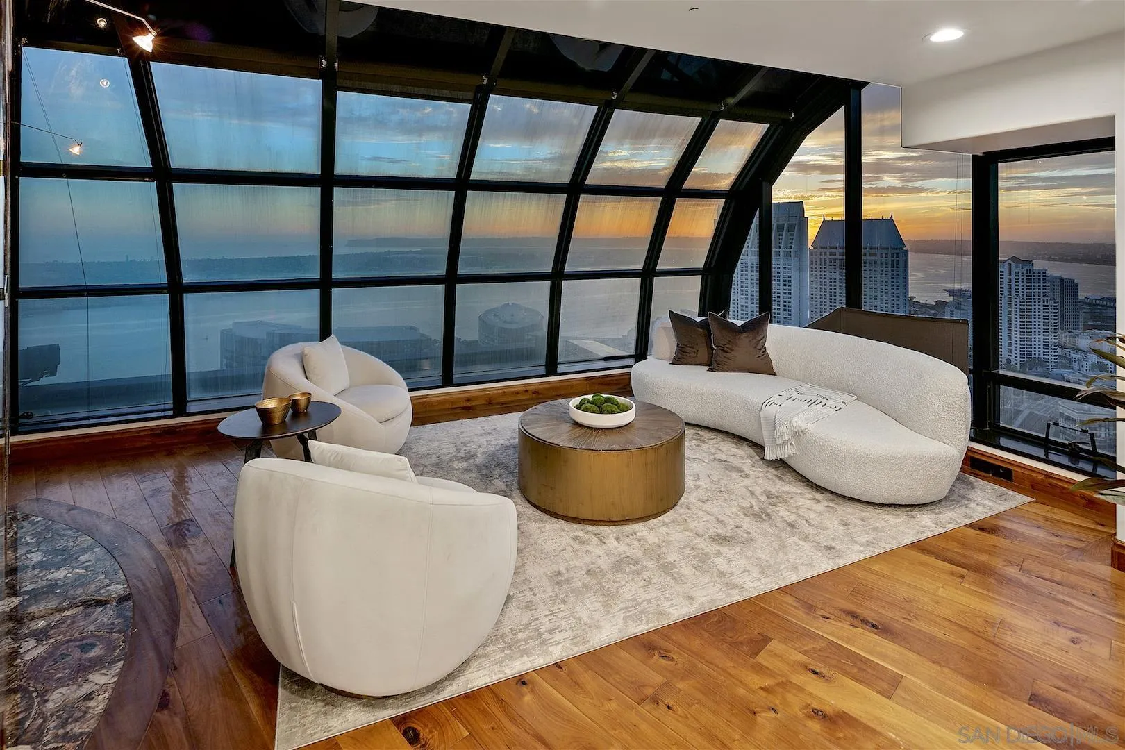 https://cdn.realtyfeed.com/cdn/127/250035587/3854e5f10605bff9dd3db816ad7781ee.webp