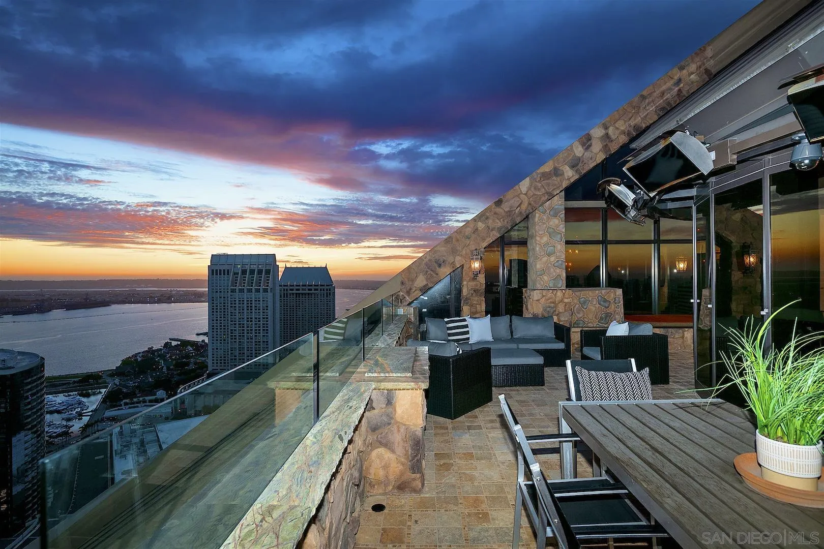 https://cdn.realtyfeed.com/cdn/127/250035587/8ec4837597e3010e6361ba6a941e0420.webp