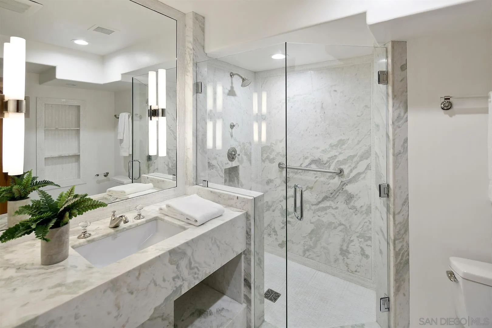 https://cdn.realtyfeed.com/cdn/127/250035587/9e7cace00f83bcf037f431b6a7012cc9.webp