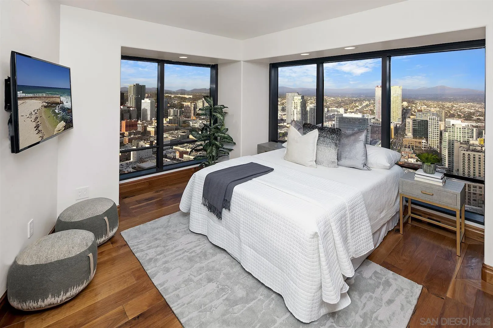 https://cdn.realtyfeed.com/cdn/127/250035587/a2f8da8894d32f985a38b795bea73bfa.webp