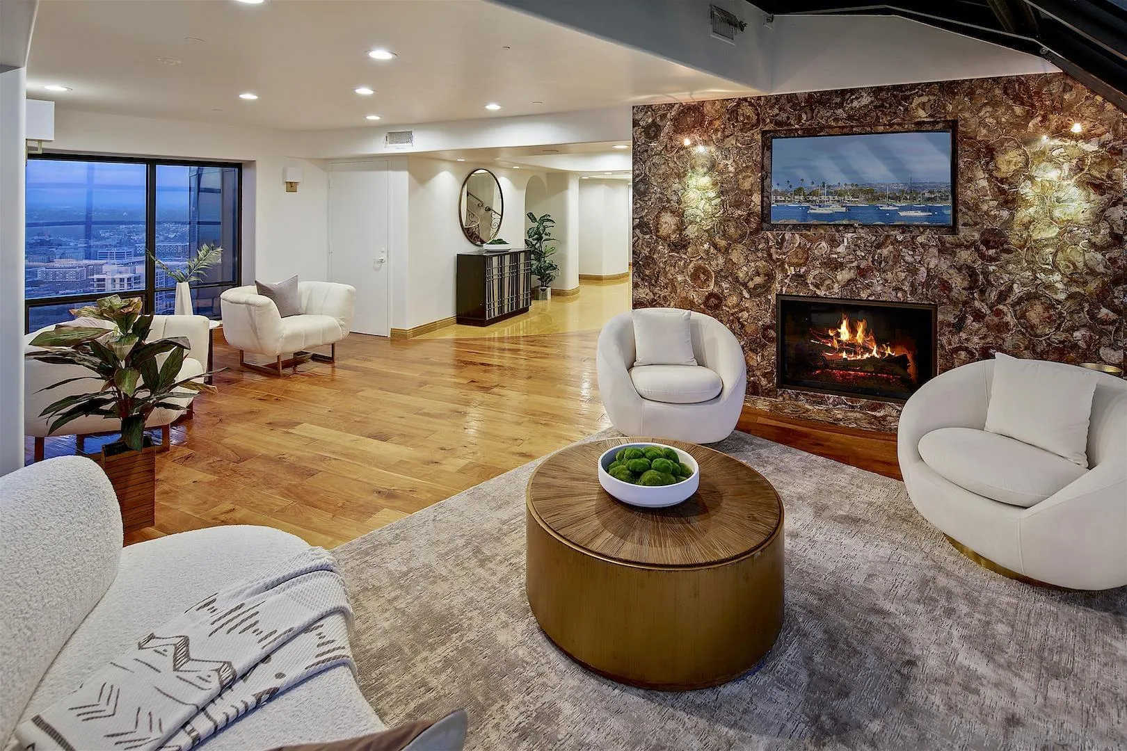 https://cdn.realtyfeed.com/cdn/127/250035587/aba38078759ace4846a5bd0bdbe73bf0.webp