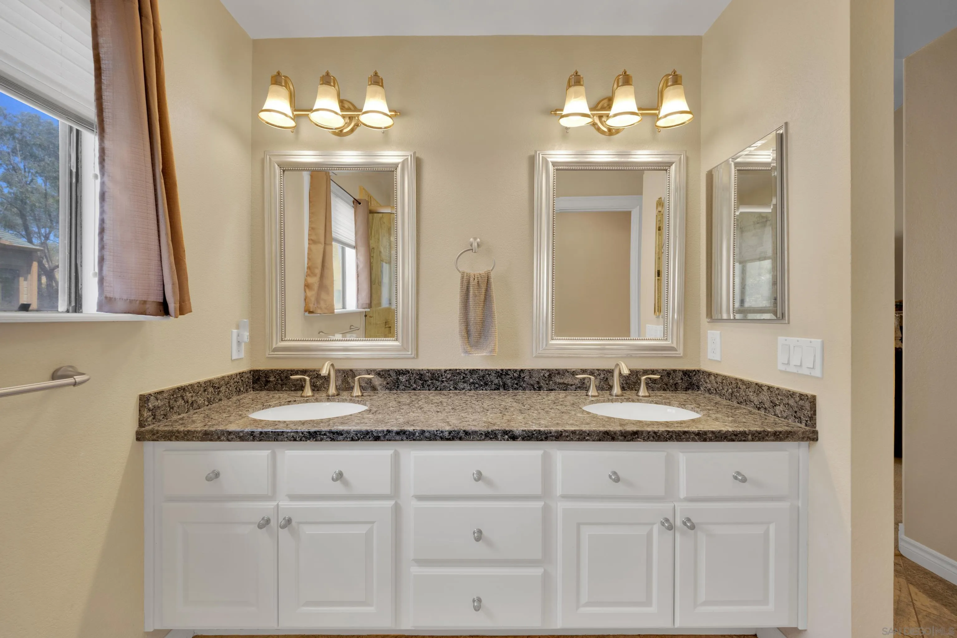 Photo #15: 250035597 Listing: Photo #15