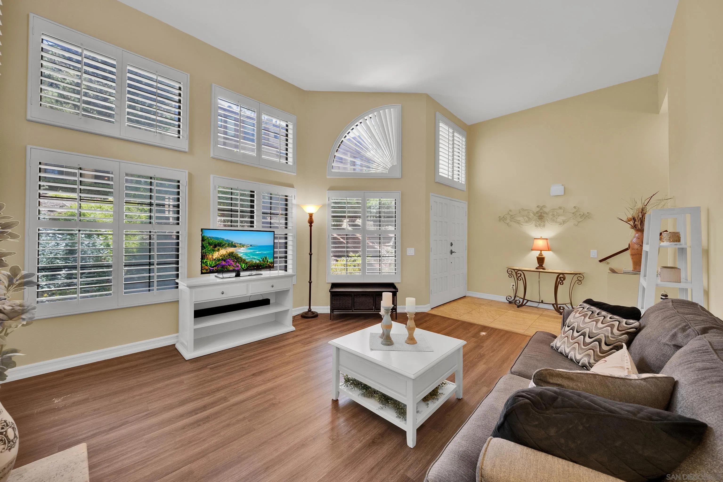 Photo #2: 250035597 Listing 
