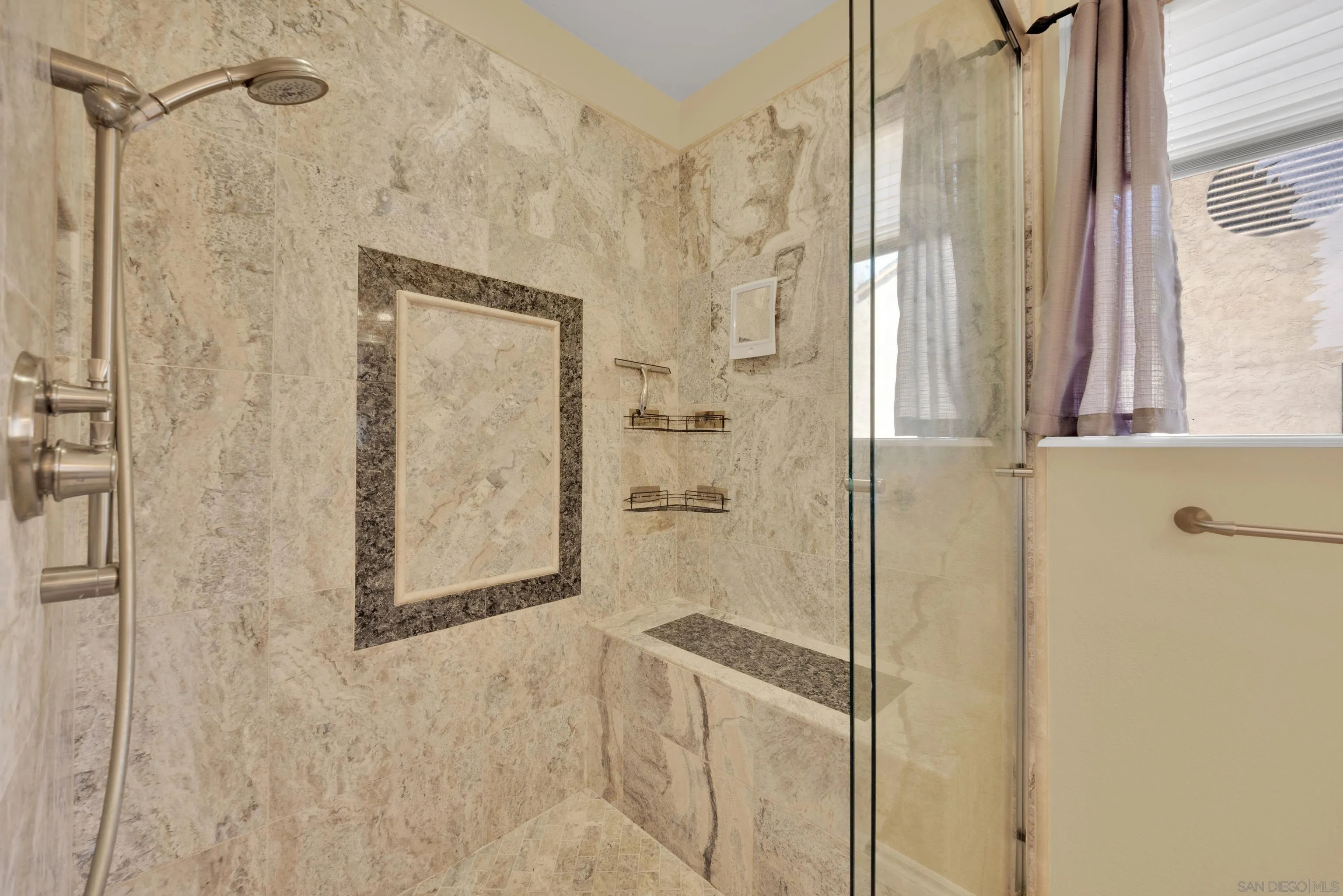 Photo #17: 250035597 Listing: Photo #17
