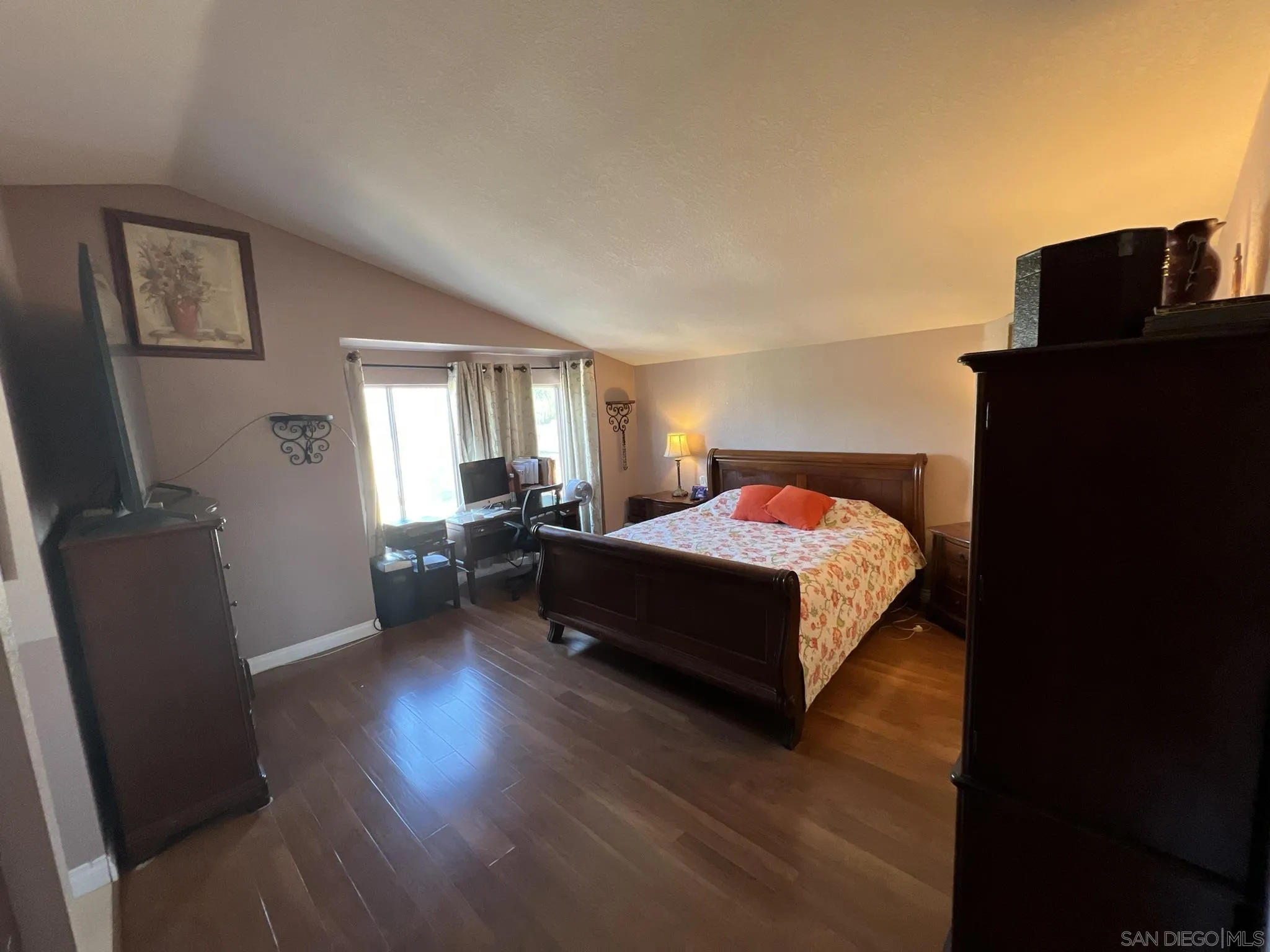 https://cdn.realtyfeed.com/cdn/127/250035601/37fa6e6f396e160d7d41eda6ebb6e0aa.webp