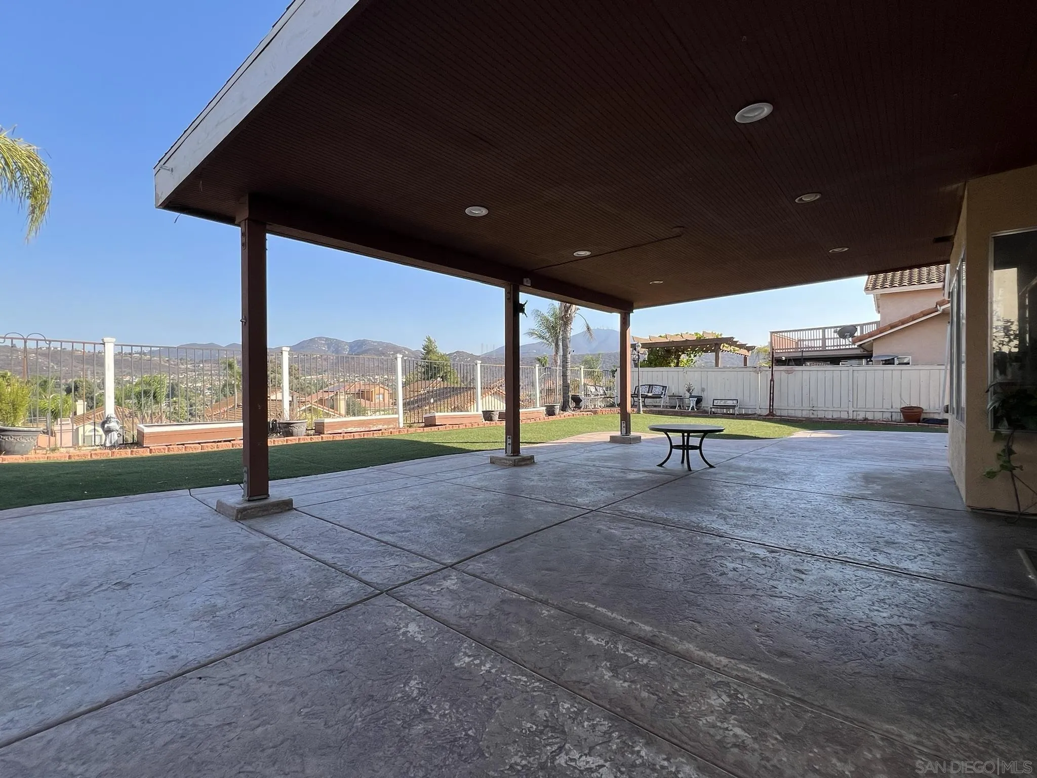 https://cdn.realtyfeed.com/cdn/127/250035601/a94f0c98ed788e29de4c7de41df8f68f.webp