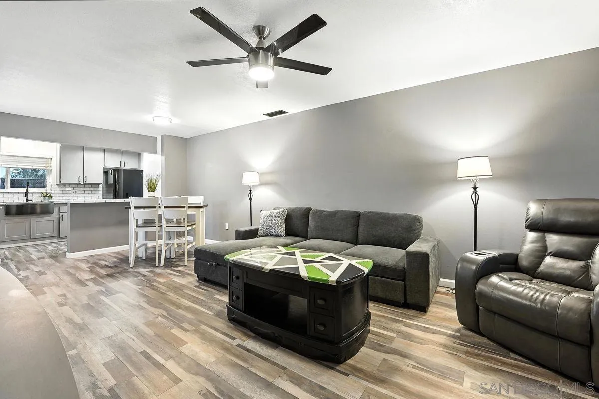 Photo #2: 250035604 Listing 