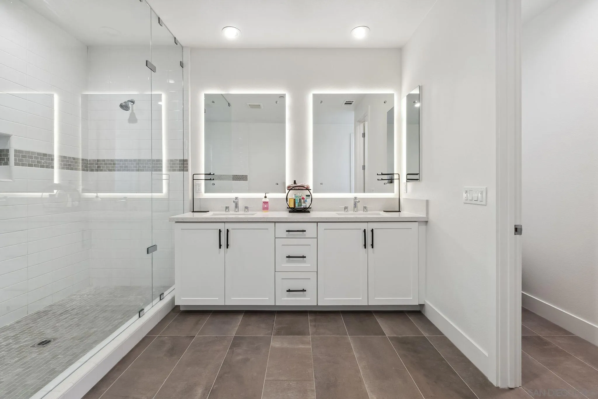 https://cdn.realtyfeed.com/cdn/127/250035606/2d073f1693c71905de694c3ae66e8070.webp