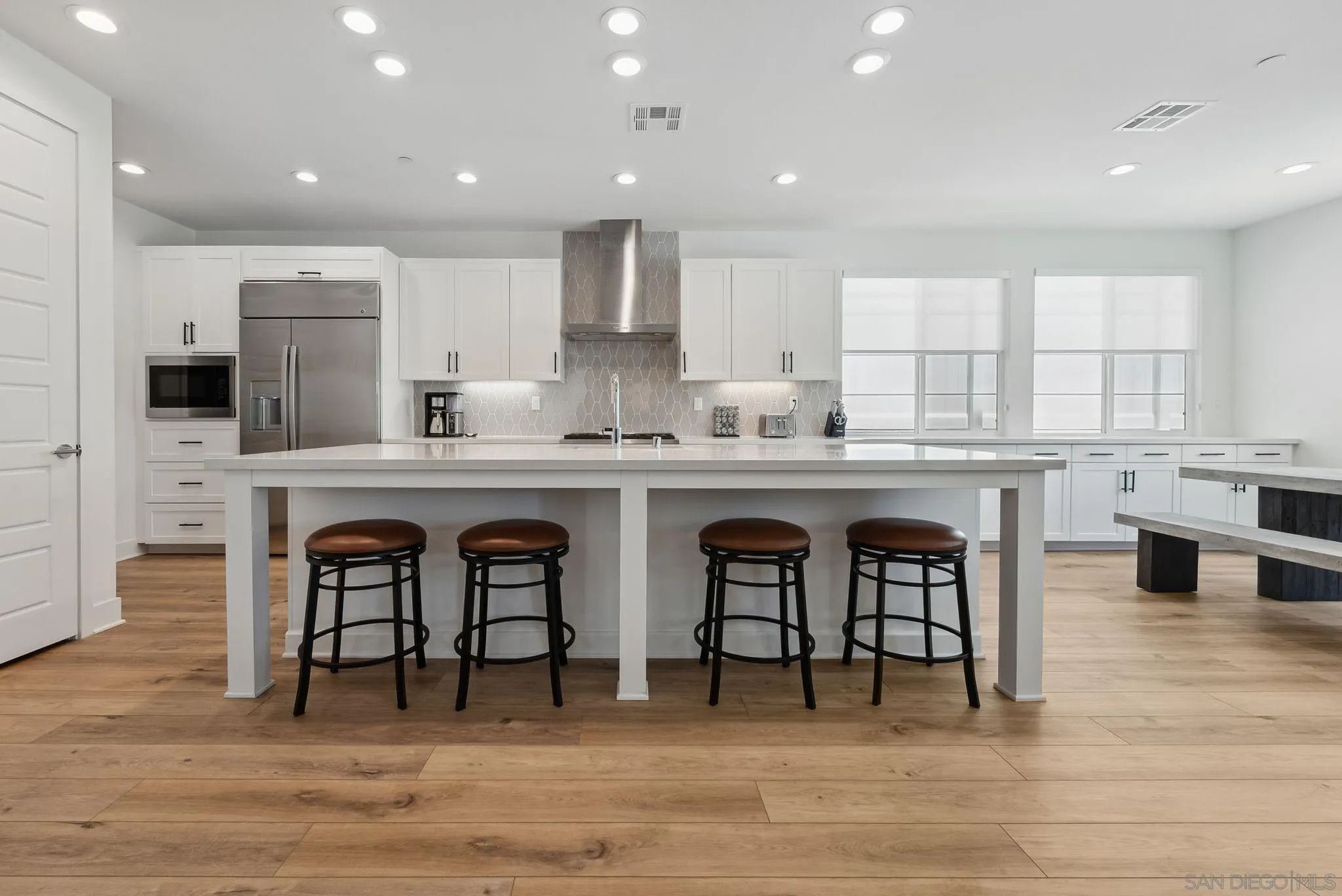https://cdn.realtyfeed.com/cdn/127/250035606/bb3b83af94741635f59b198a5fa1968c.webp