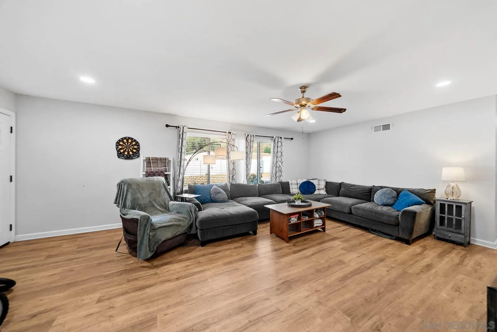 https://cdn.realtyfeed.com/cdn/127/250035612/02252607b0c4d172fd5861b00f8d1c0b.webp