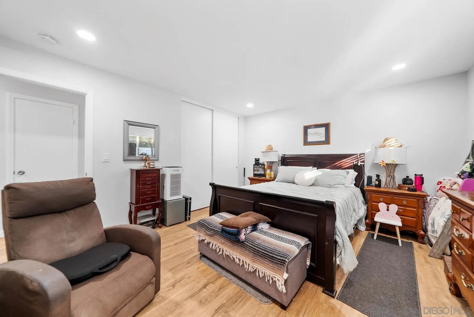 https://cdn.realtyfeed.com/cdn/127/250035612/2b919f9add3592575dcddd93557680fd.webp