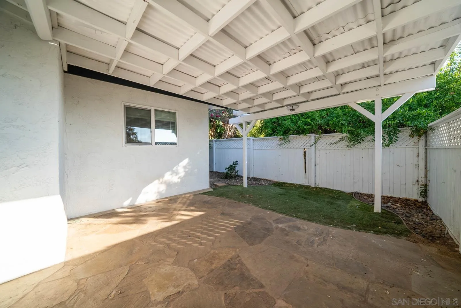 https://cdn.realtyfeed.com/cdn/127/250035612/503d5221bfb9e5758864dd83f627d3f7.webp