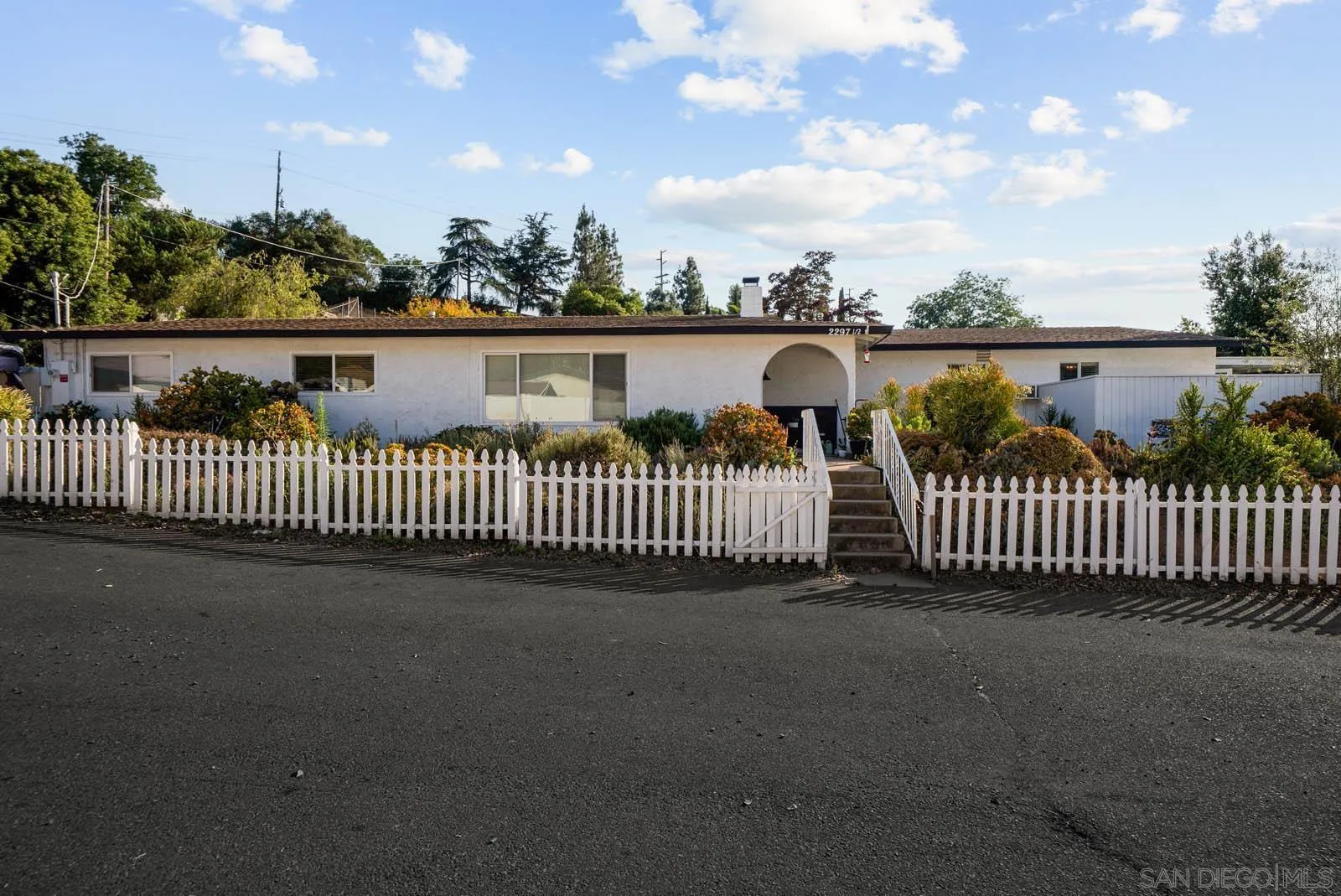 https://cdn.realtyfeed.com/cdn/127/250035612/c5aea2d585388bc24847c082f0f36be9.webp