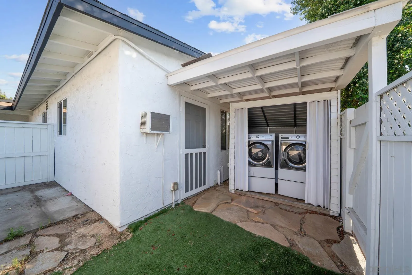 https://cdn.realtyfeed.com/cdn/127/250035612/eca97bb1845544e87c73ae4092be95e0.webp